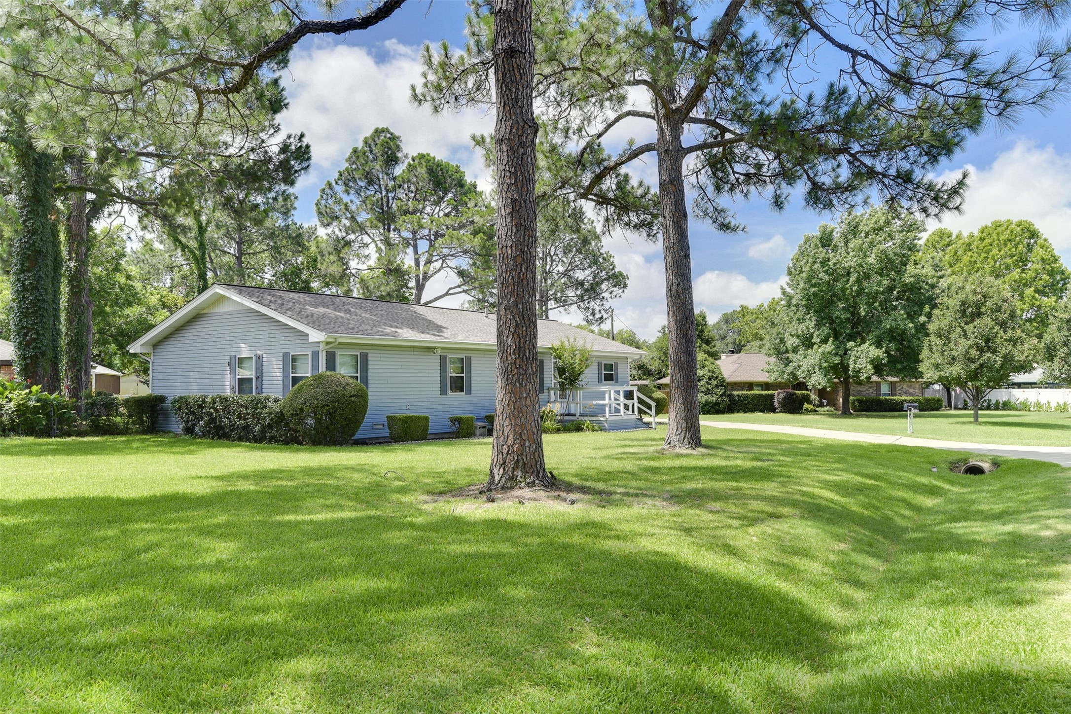 2408 Garden Lane Arlington TX 76015