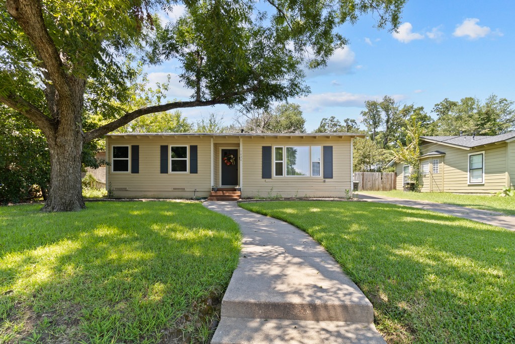 1424 Bowie Drive Corsicana TX 75110