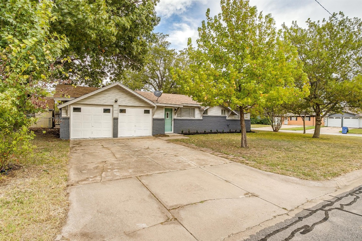 800 Belaire Drive Burleson TX 76028