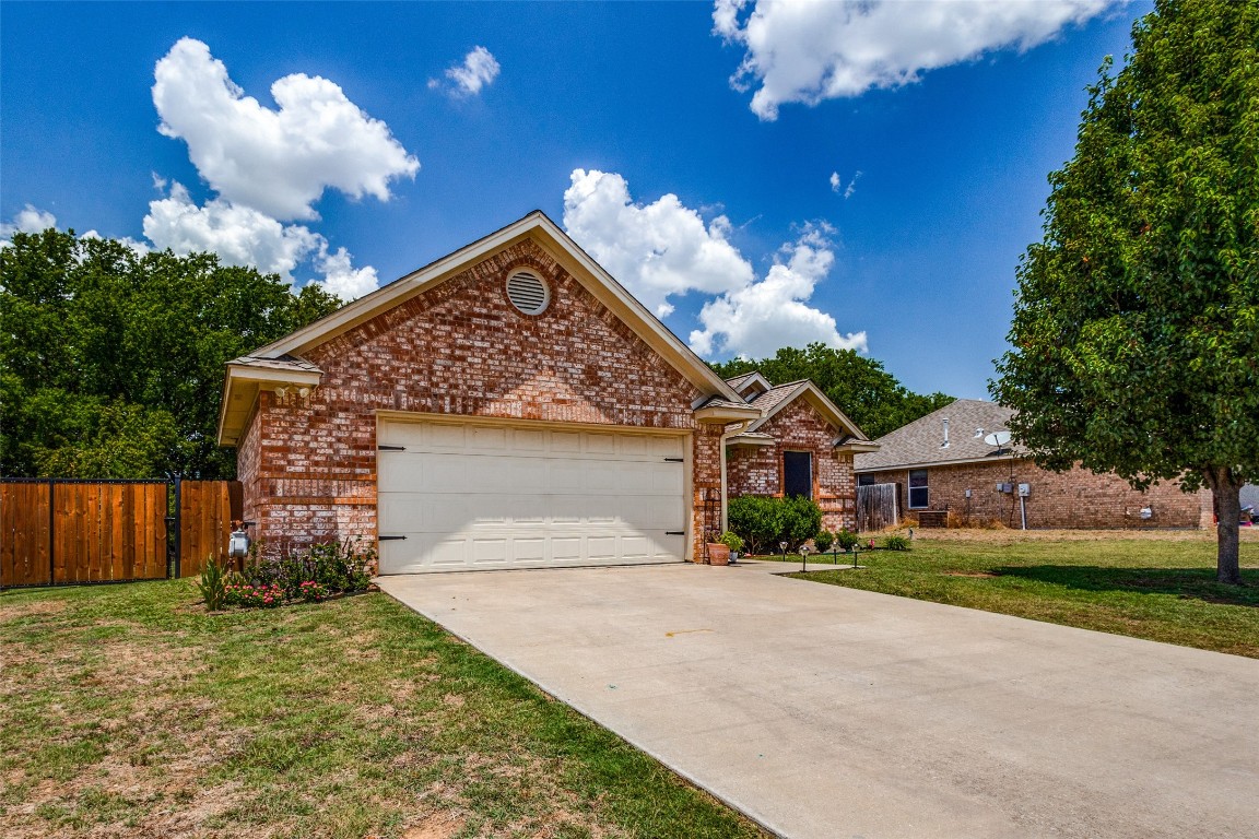 127 N Point Drive Krum TX 76249