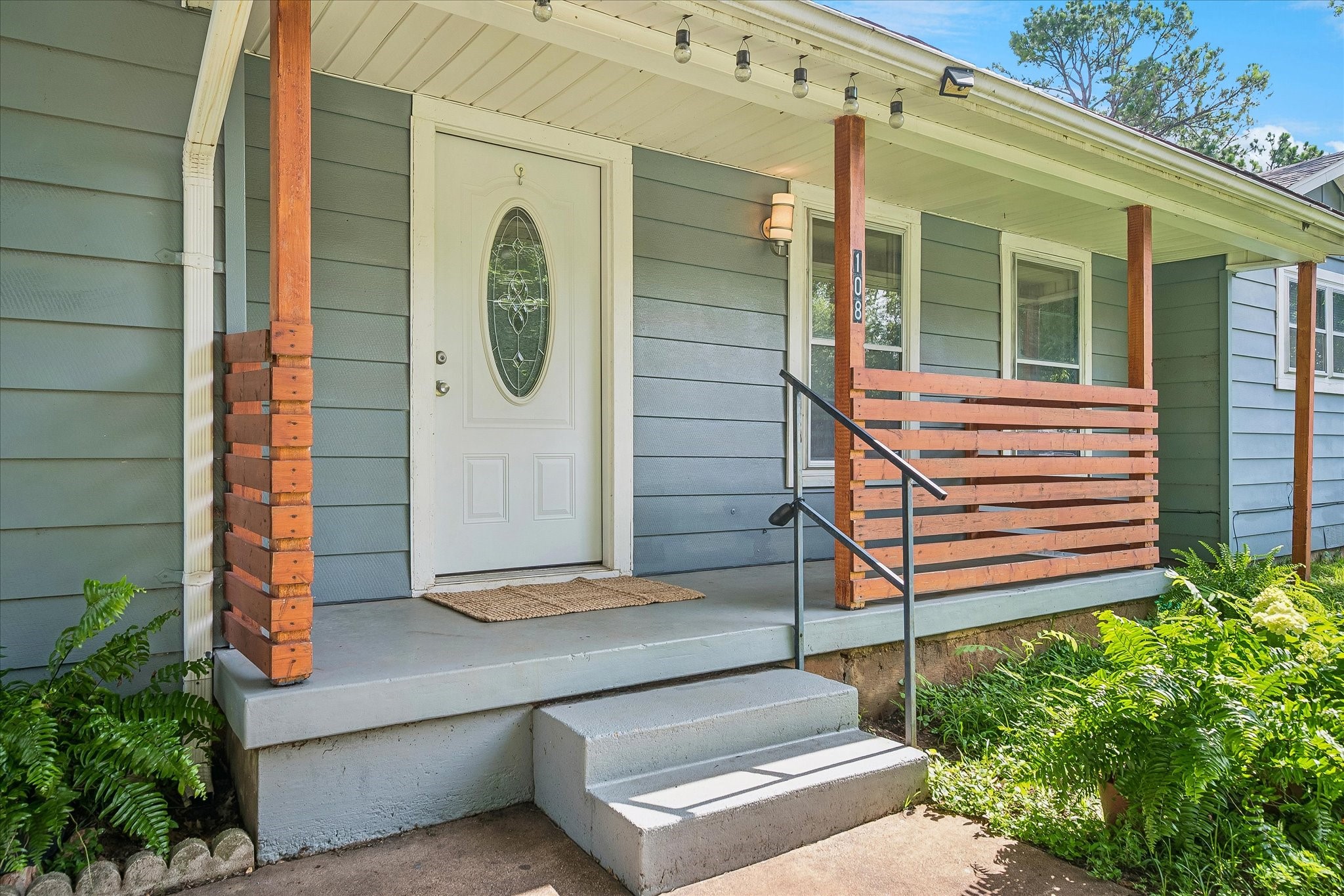 108 Reaves Lane Hurst TX 76053