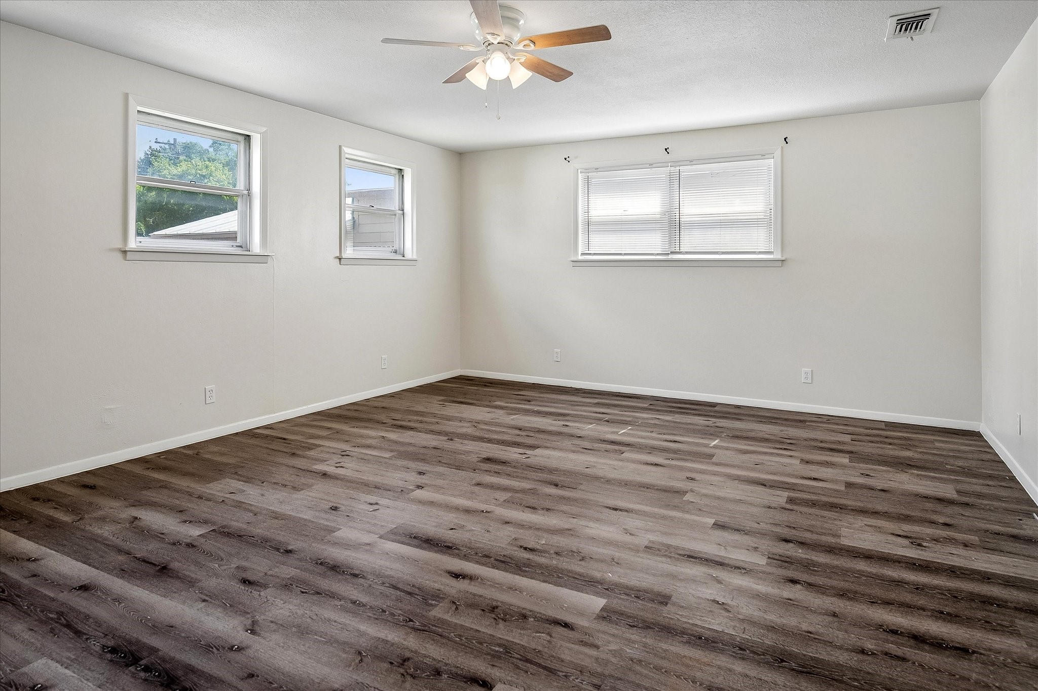 108 Reaves Lane Hurst TX 76053