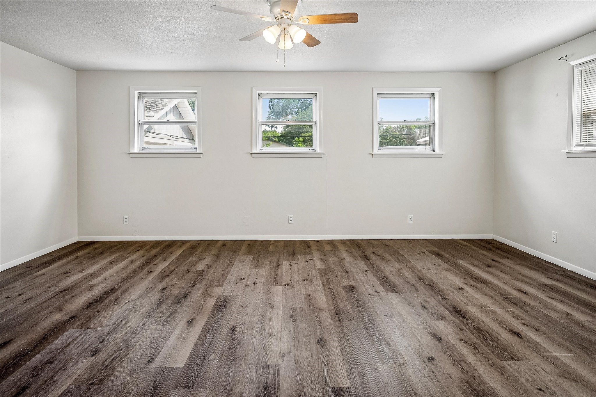 108 Reaves Lane Hurst TX 76053