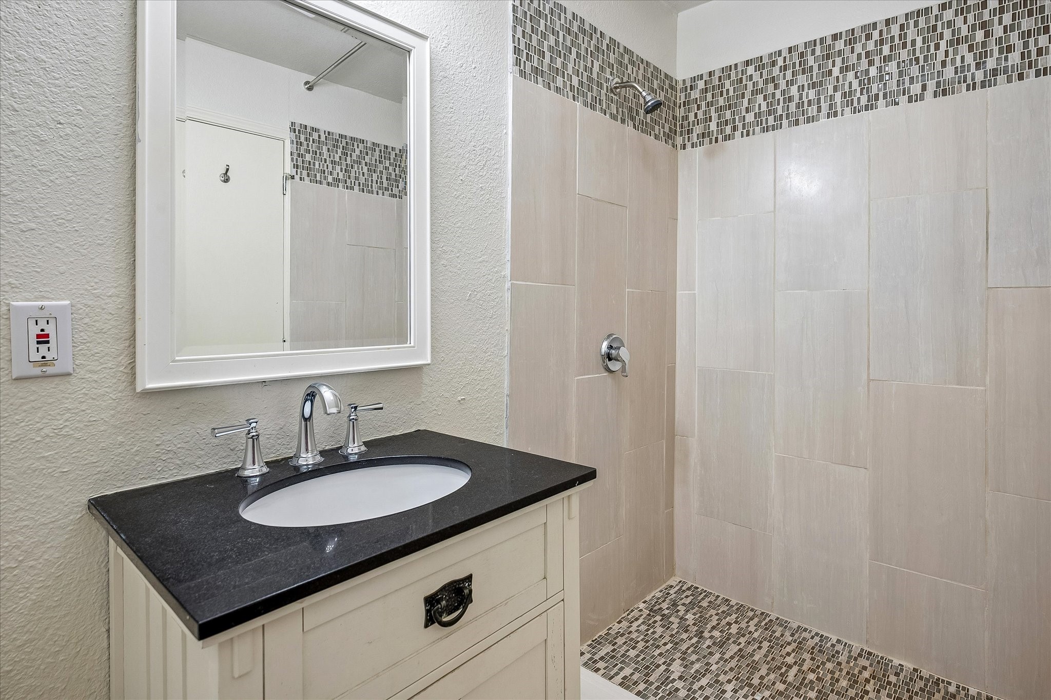108 Reaves Lane Hurst TX 76053