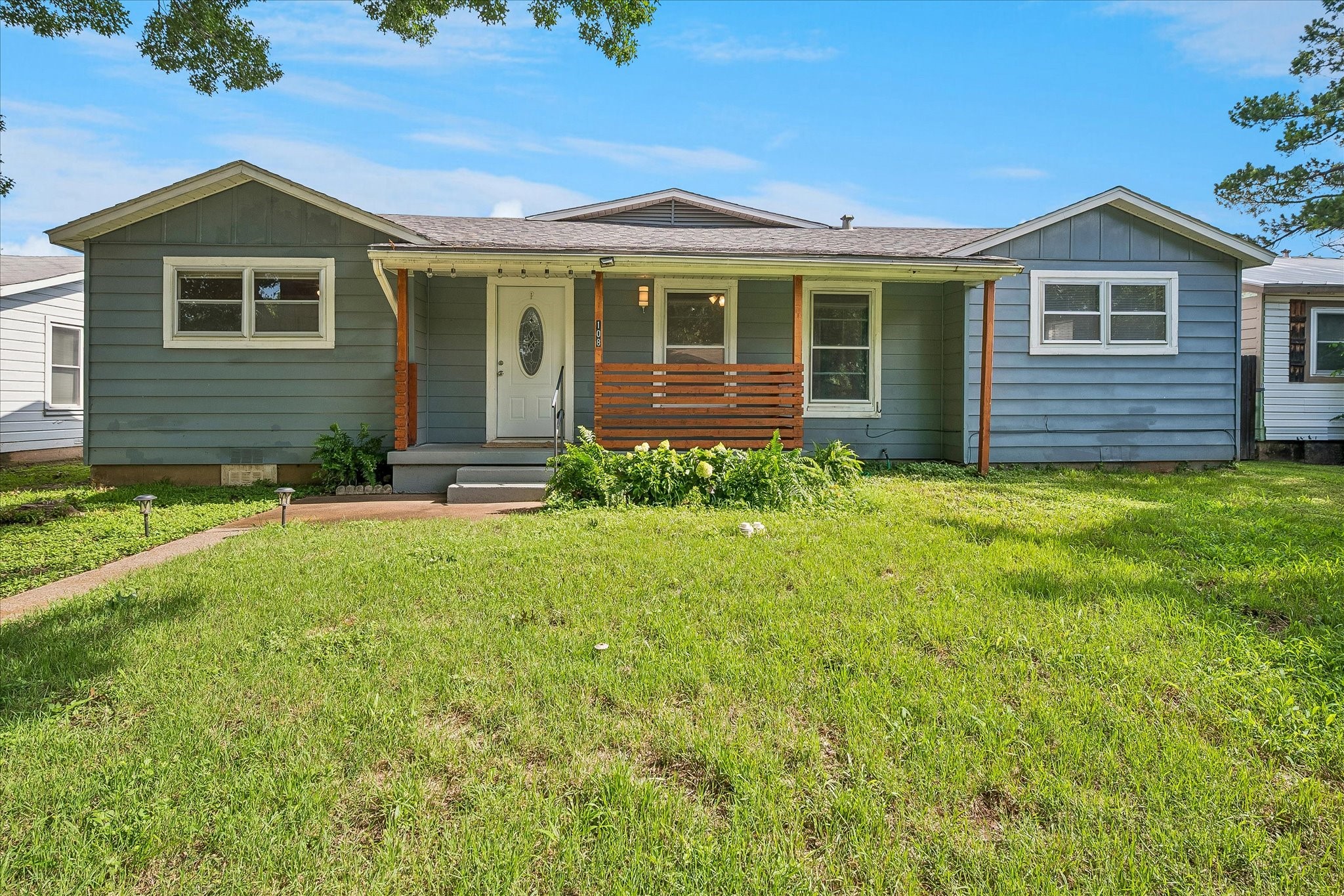 108 Reaves Lane Hurst TX 76053