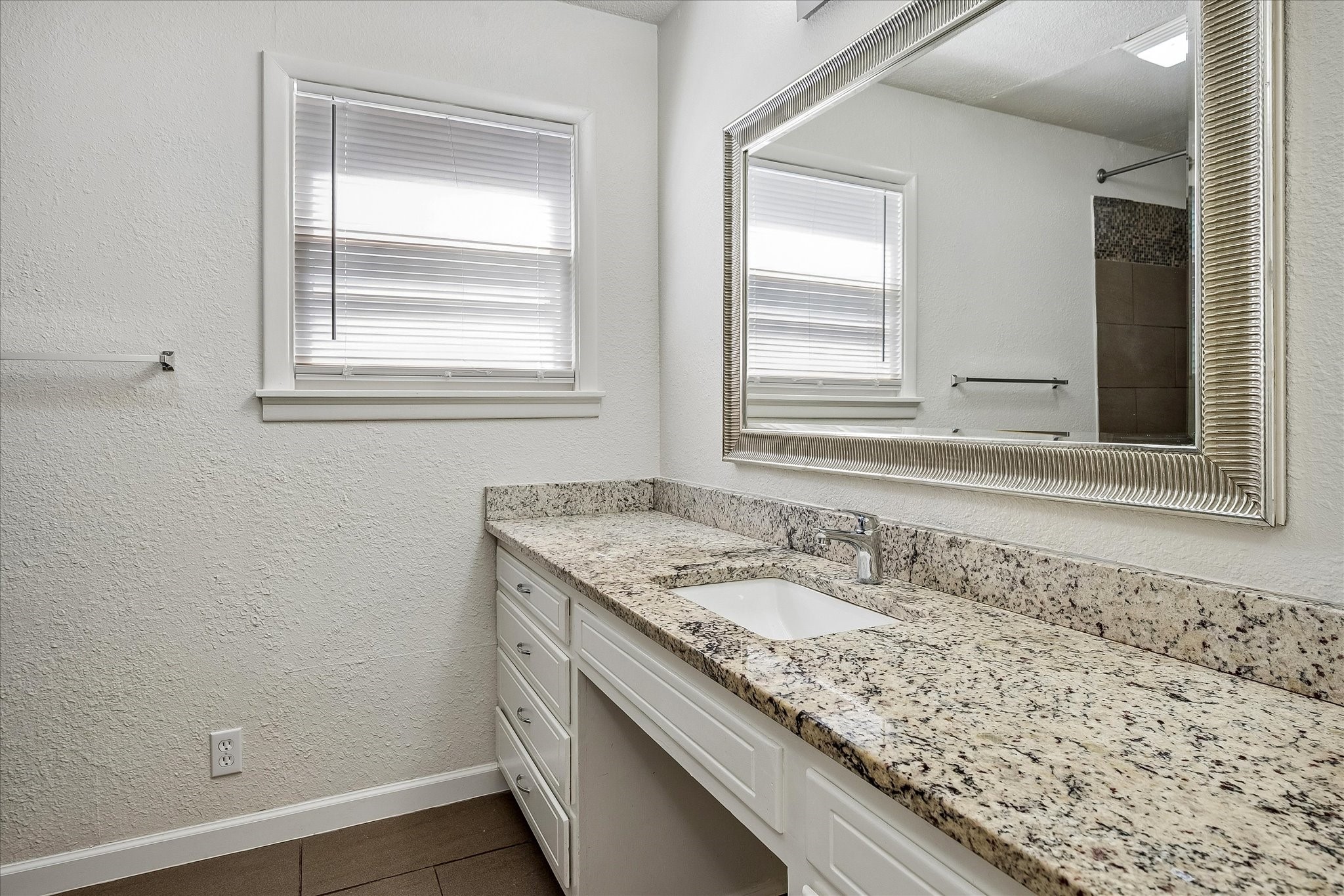 108 Reaves Lane Hurst TX 76053