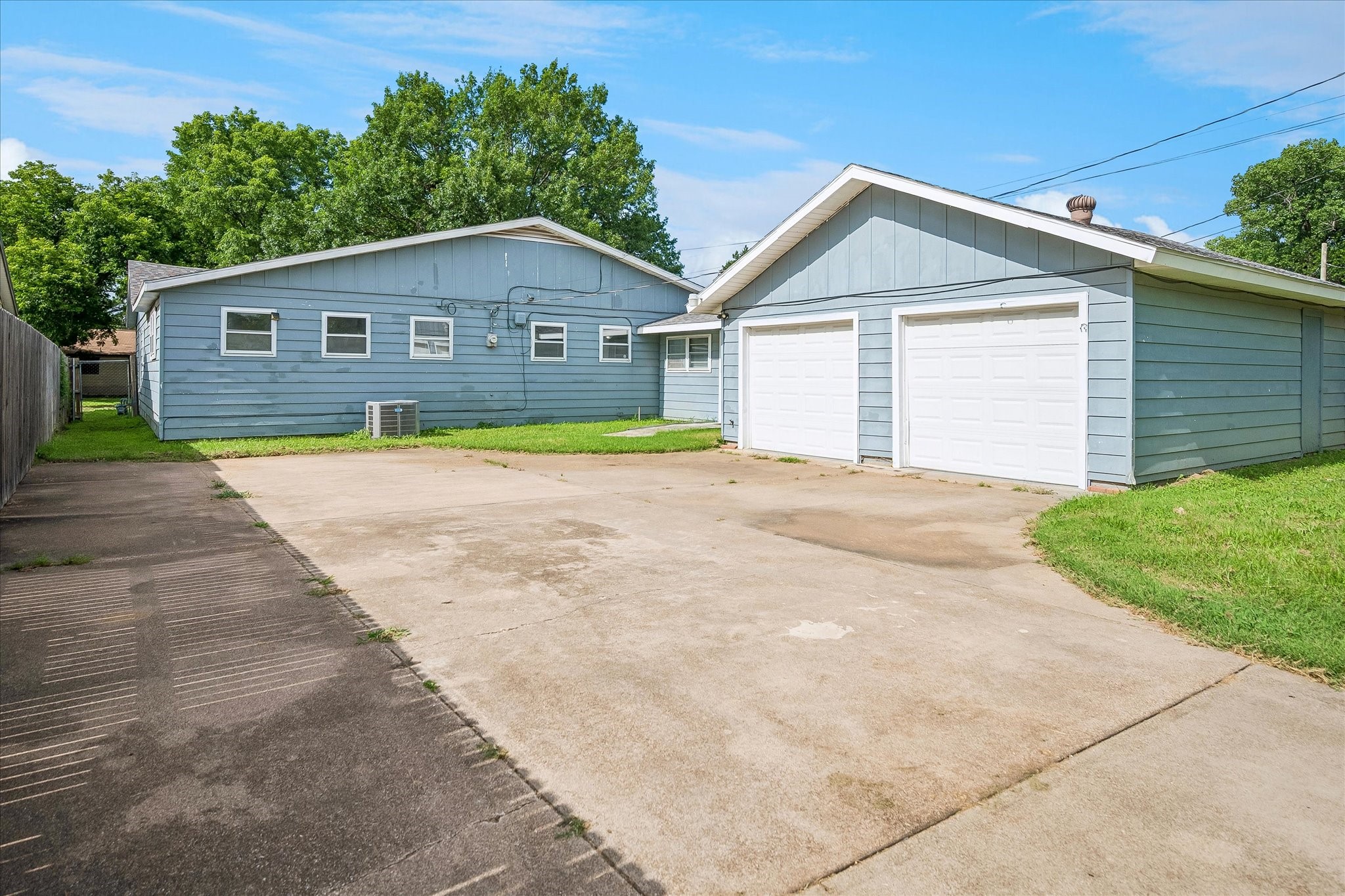 108 Reaves Lane Hurst TX 76053
