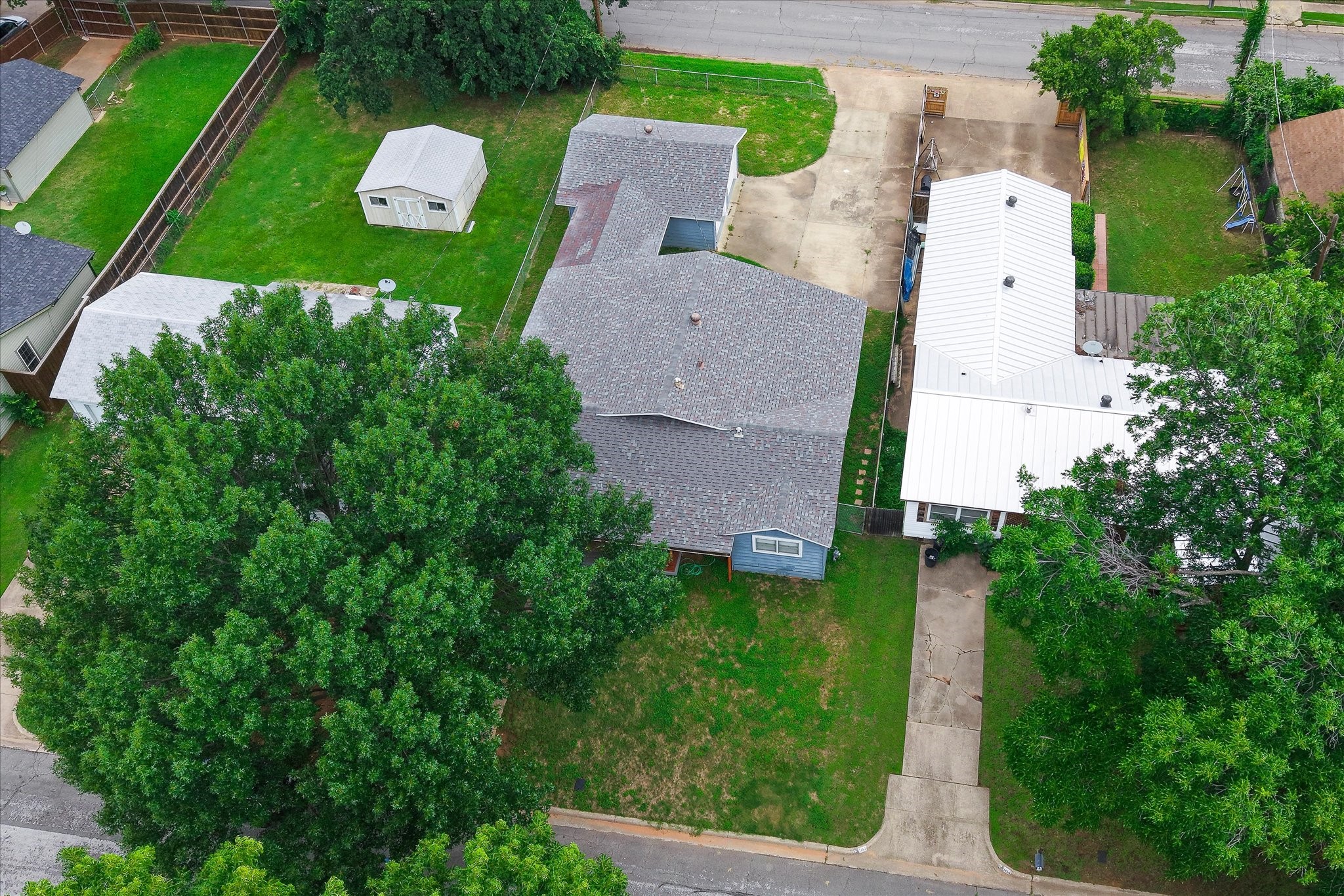 108 Reaves Lane Hurst TX 76053