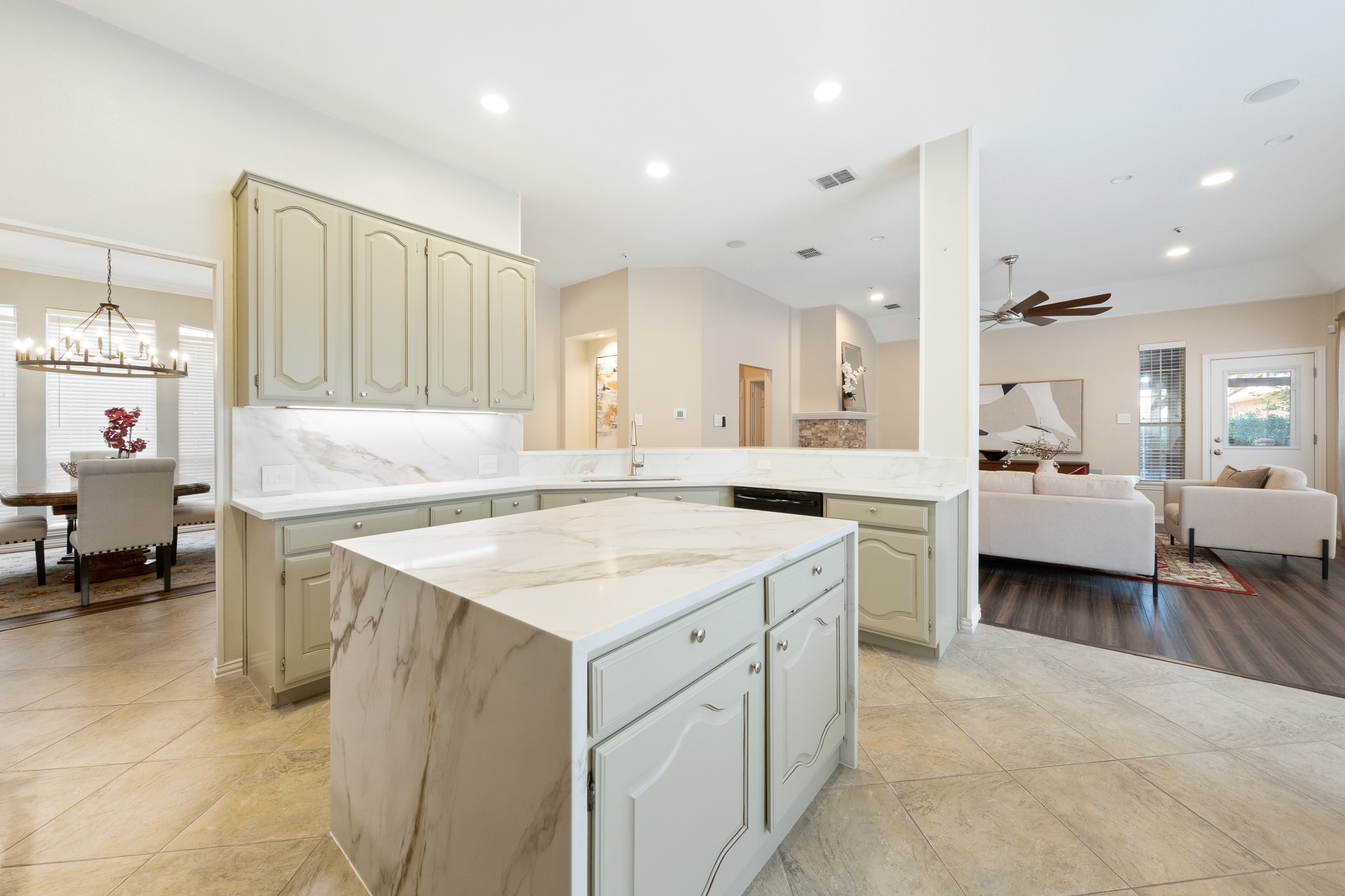 3784 Lakeway Court Addison TX 75001