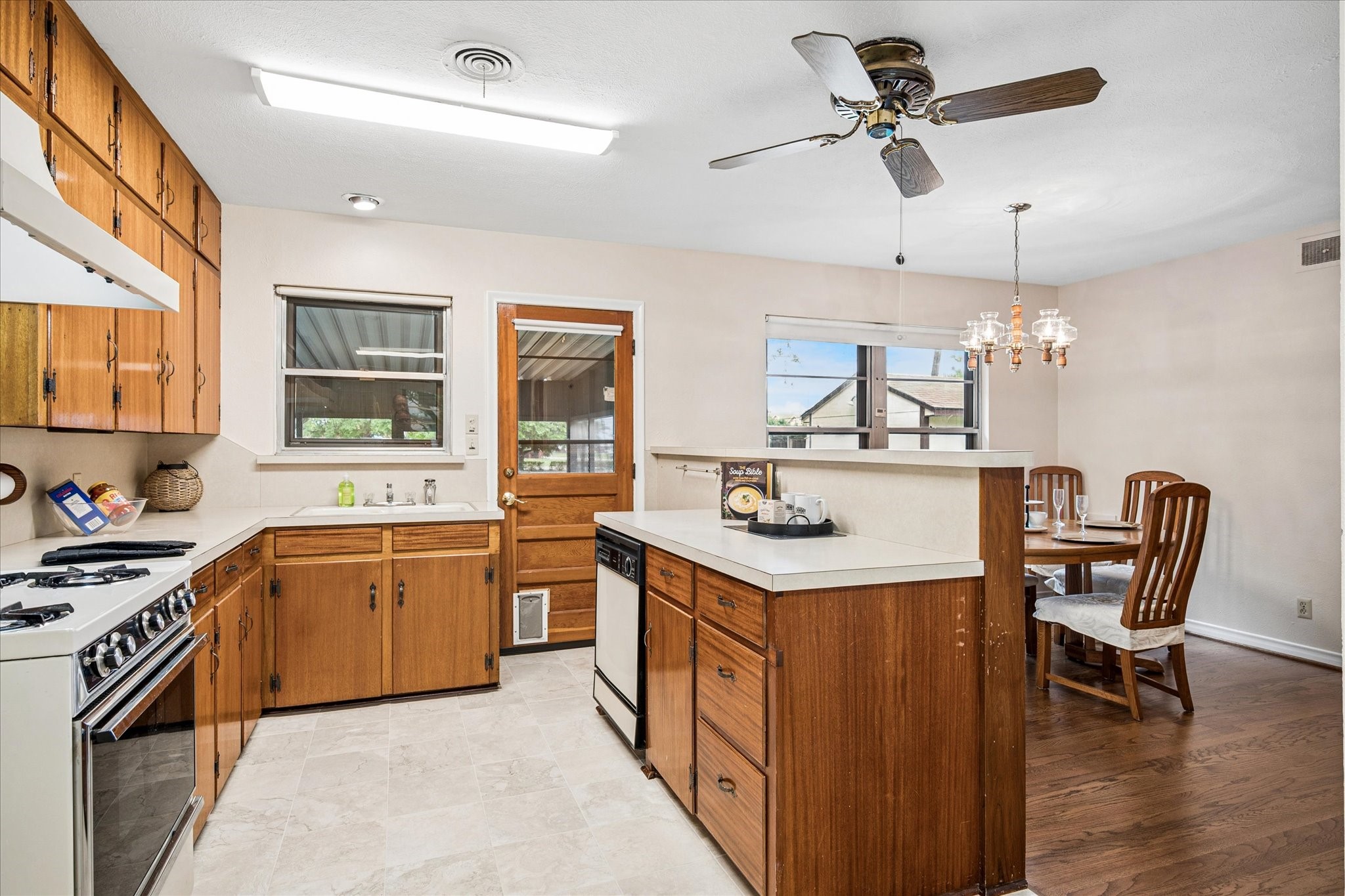 654 Milton Street Lewisville TX 75057