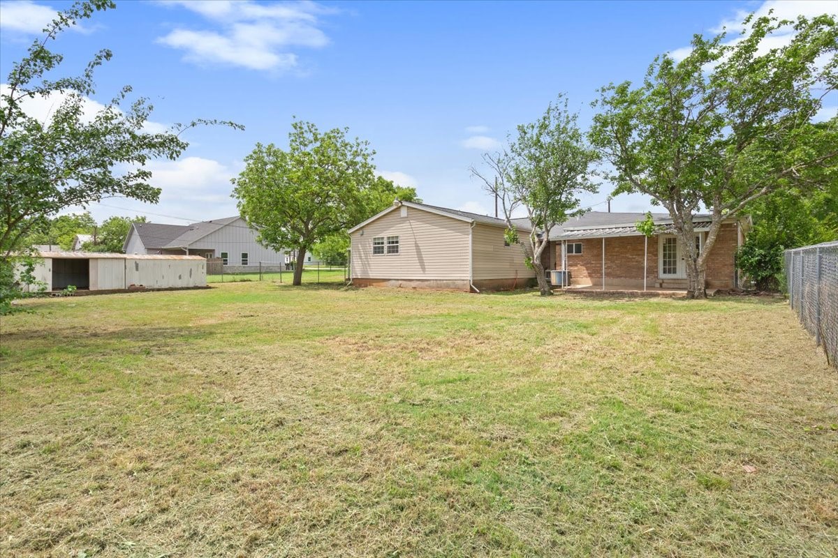 310 Garfield Street Mcgregor TX 76657