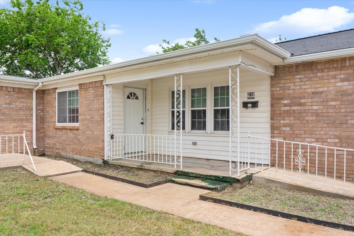 310 Garfield Street Mcgregor TX 76657