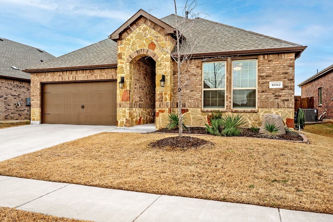 10212 Fountain Gate Street Aubrey TX 76227