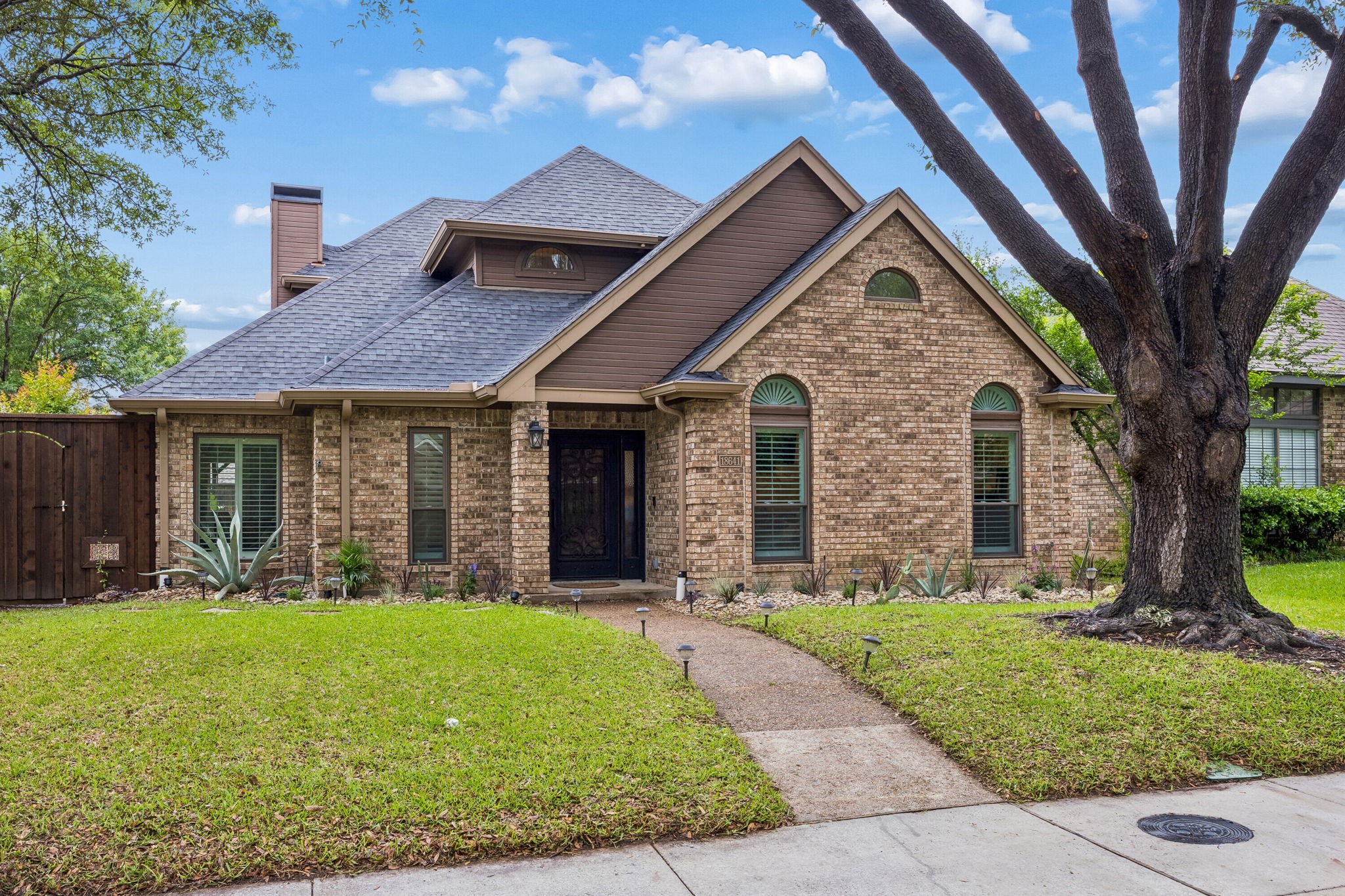 18641 Vista Del Sol Dallas TX 75287
