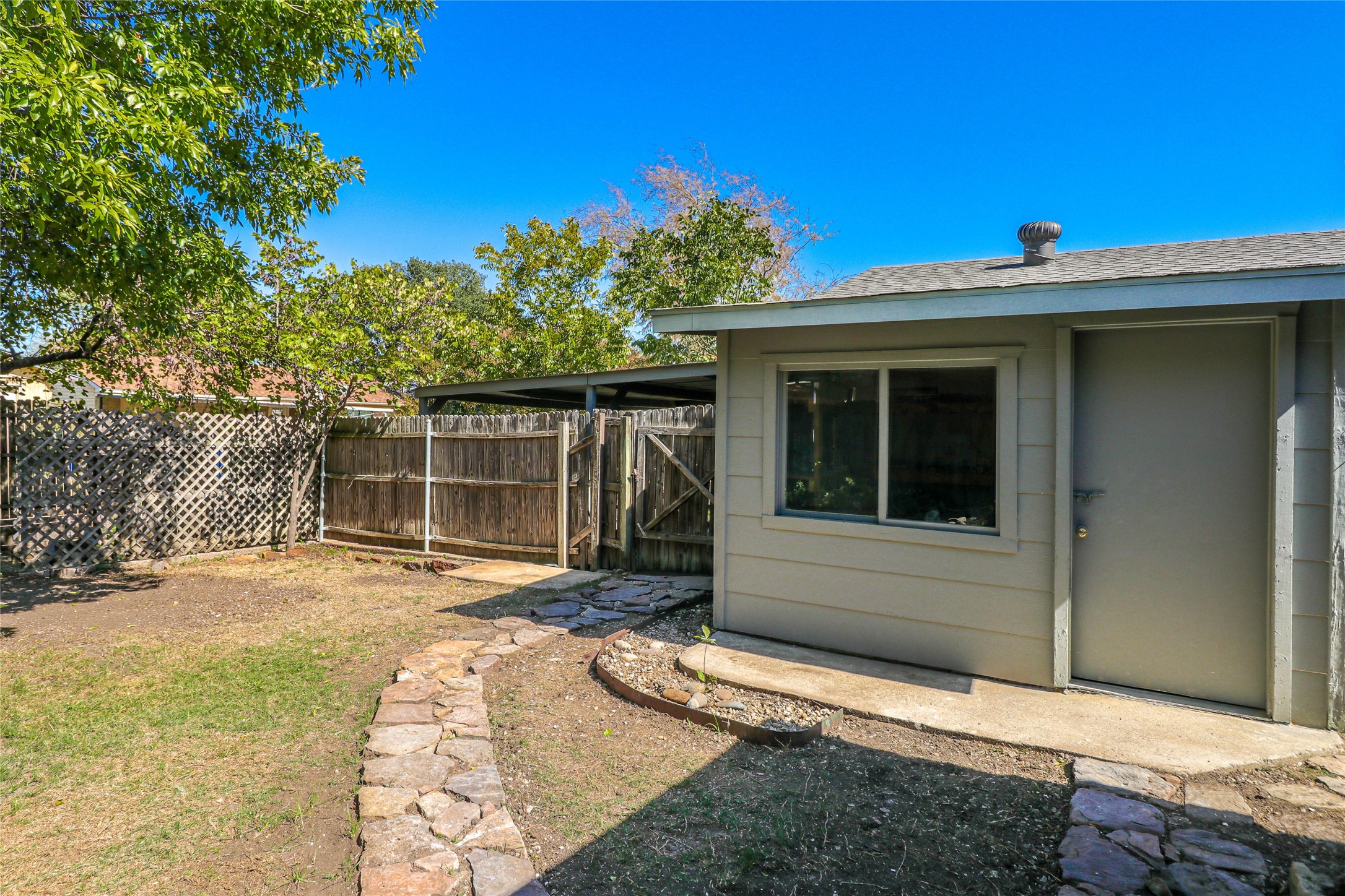 2105 Tiehack Lane Garland TX 75044