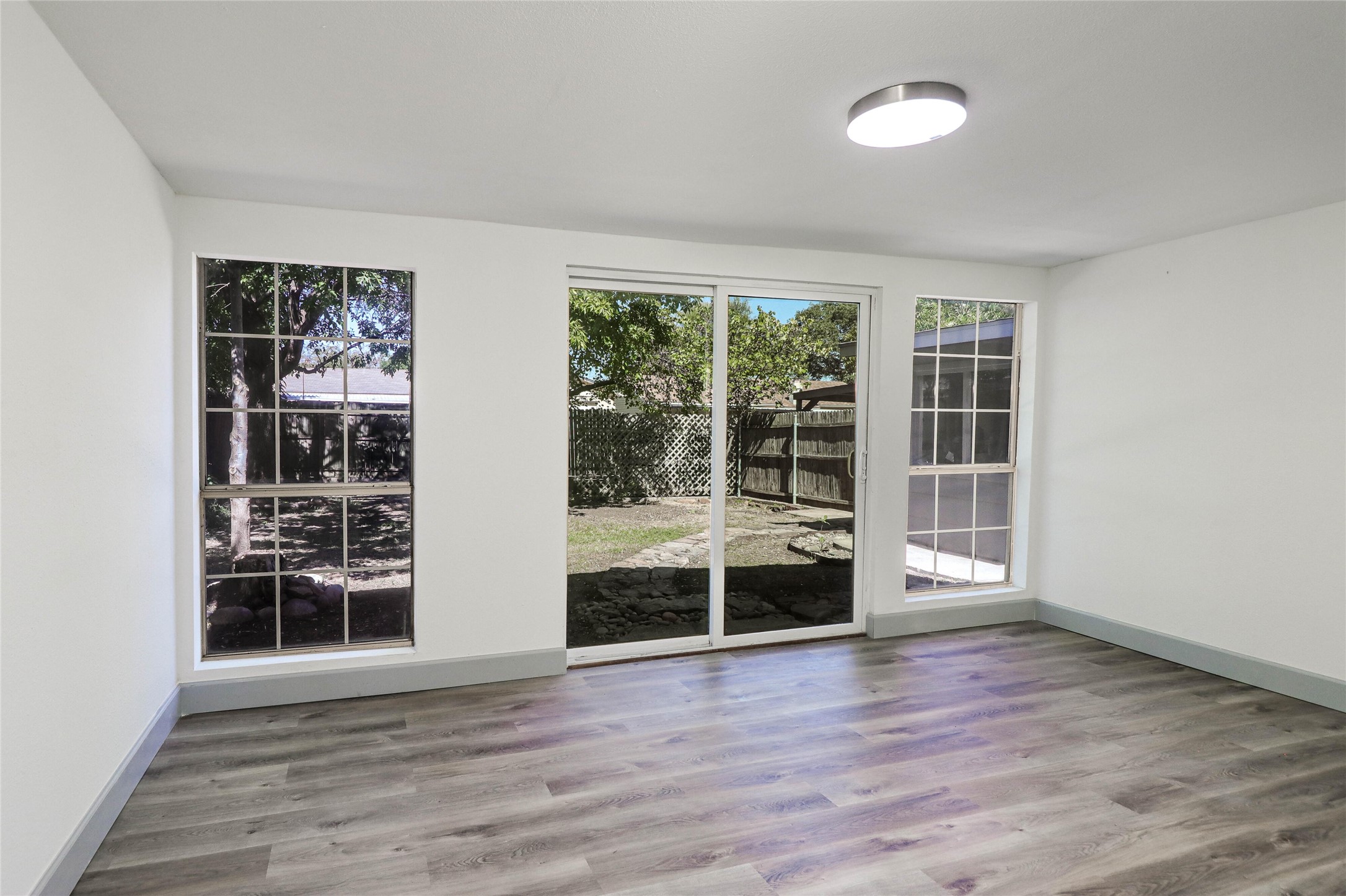 2105 Tiehack Lane Garland TX 75044