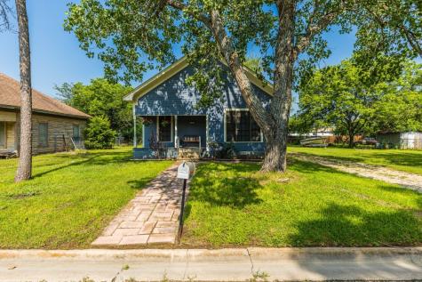 112 S Mills Street West TX 76691