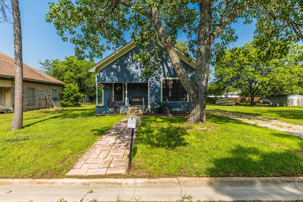 112 S Mills Street West TX 76691