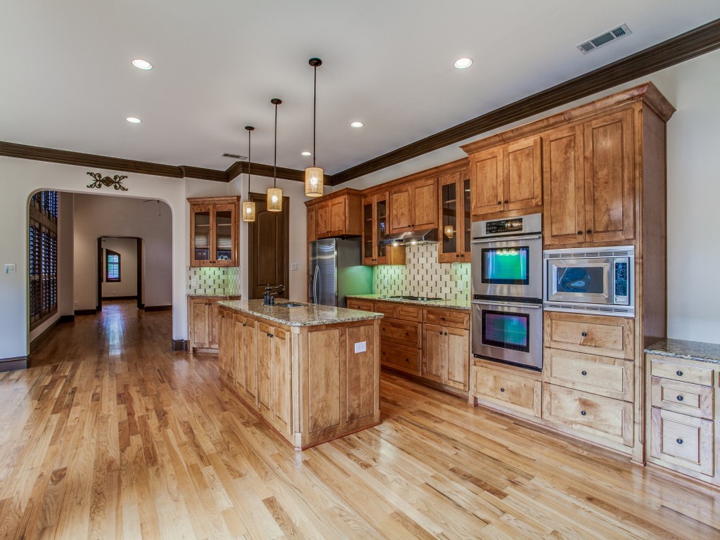 3717 W Beverly Drive Dallas TX 75209