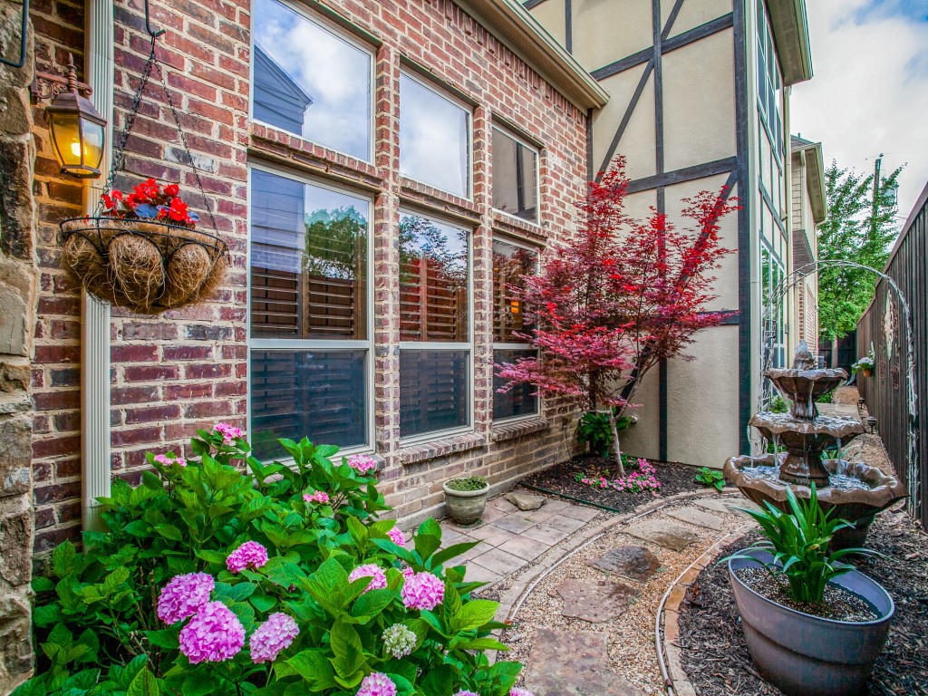 3717 W Beverly Drive Dallas TX 75209