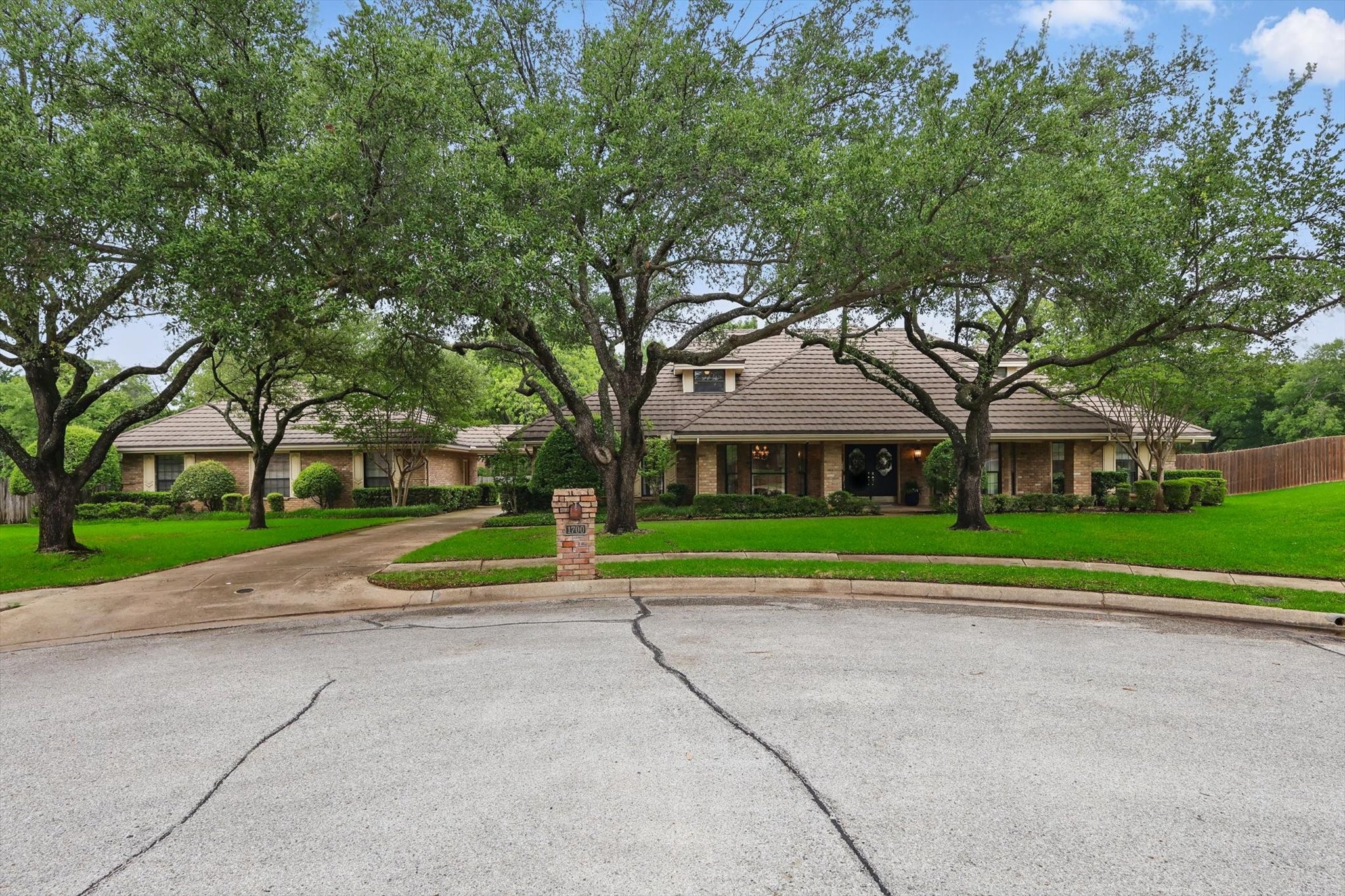 1700 Hampton Court Bedford TX 76021