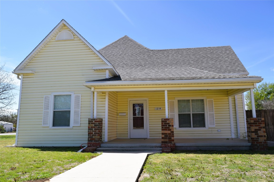 1214 S Commercial Avenue Coleman TX 76834