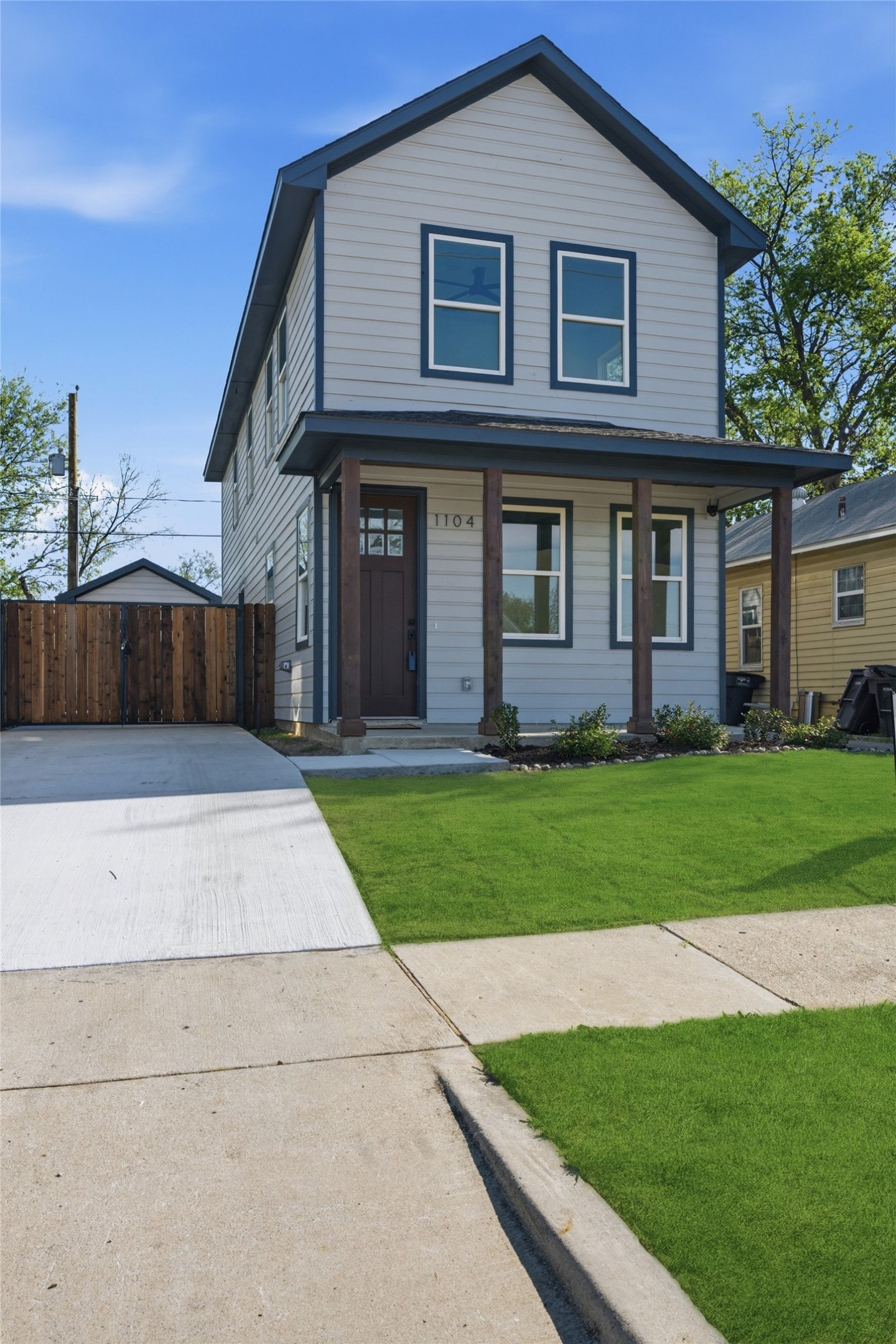1104 E Annie Street Fort Worth TX 76104