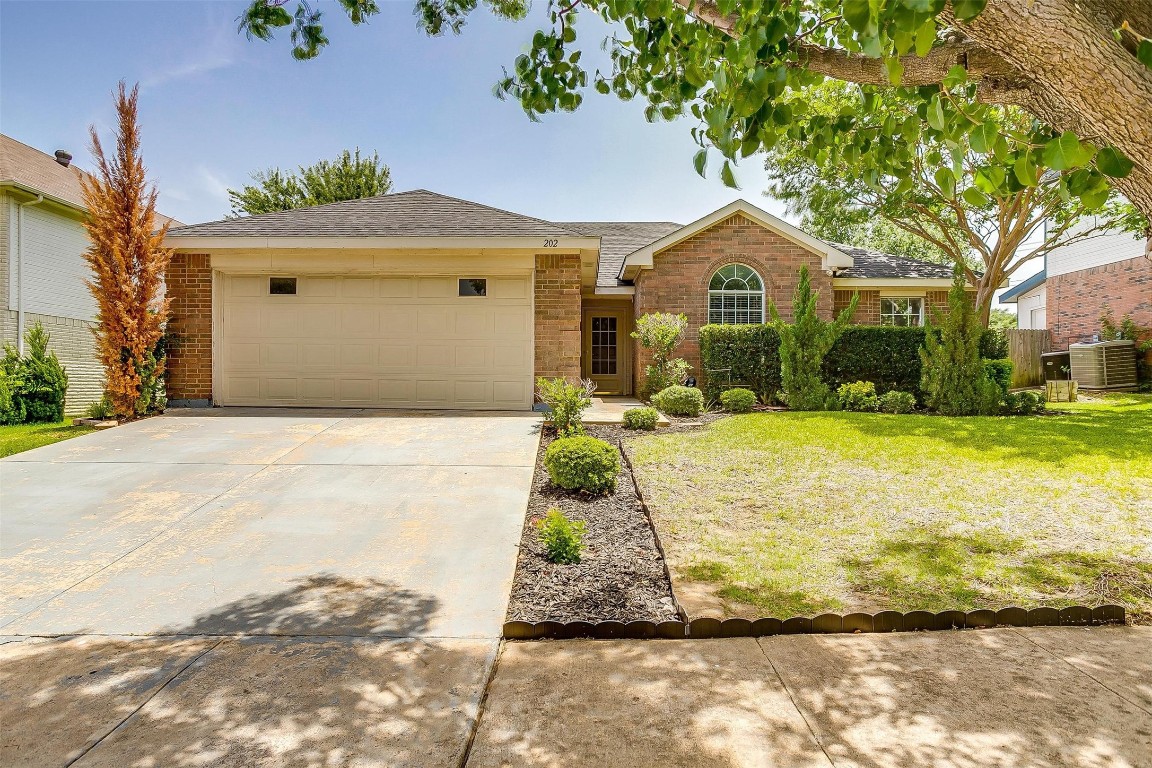 202 Kenosha Lane Arlington TX 76002