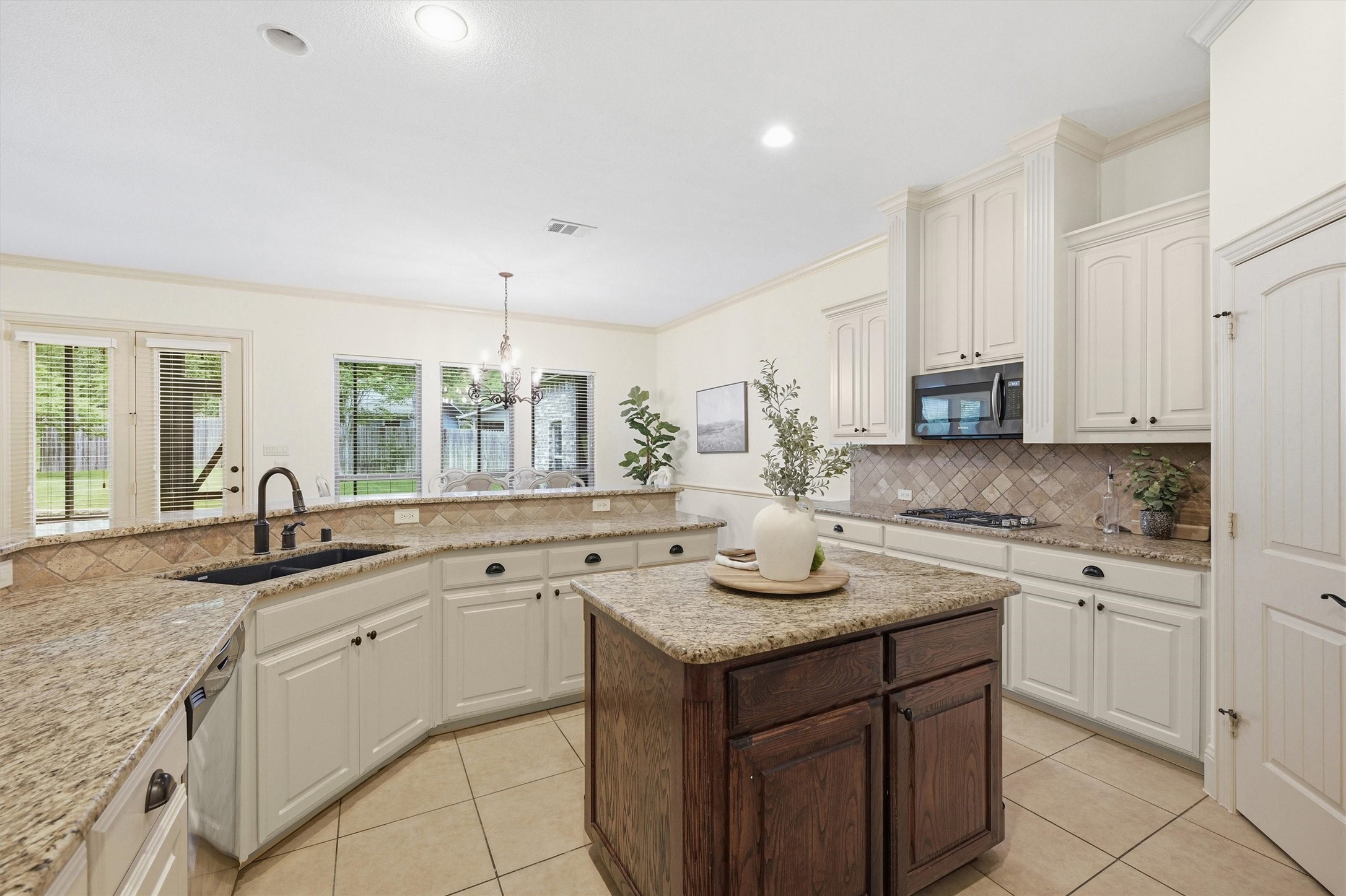1107 Kiowa Drive E Lake Kiowa TX 76240