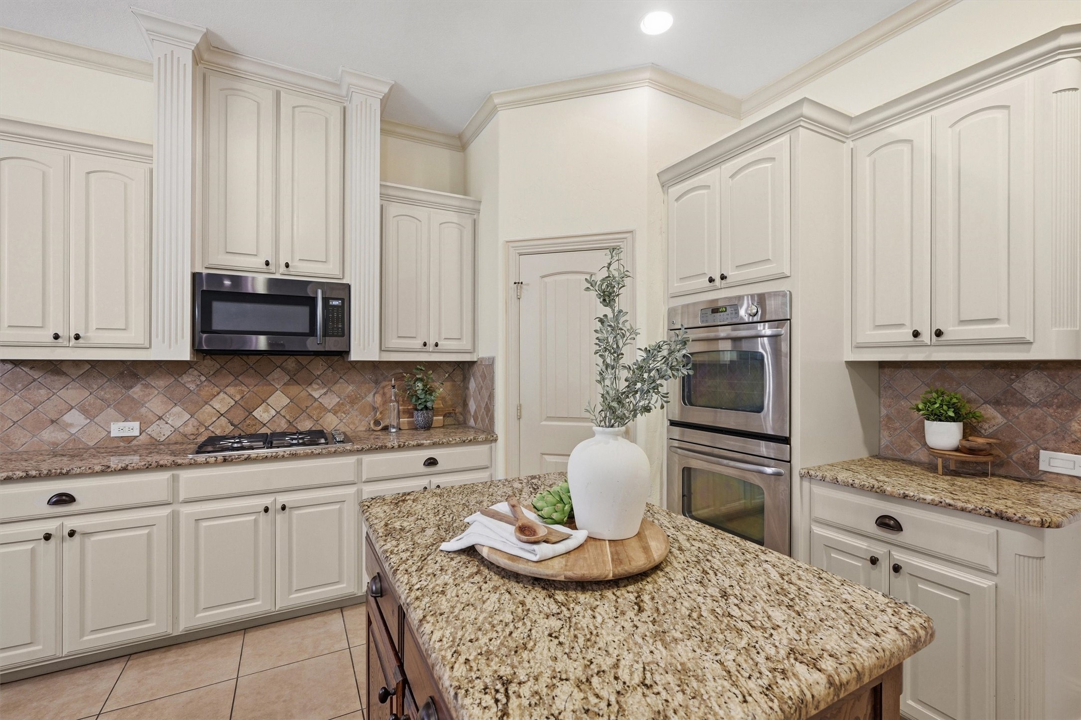 1107 Kiowa Drive E Lake Kiowa TX 76240