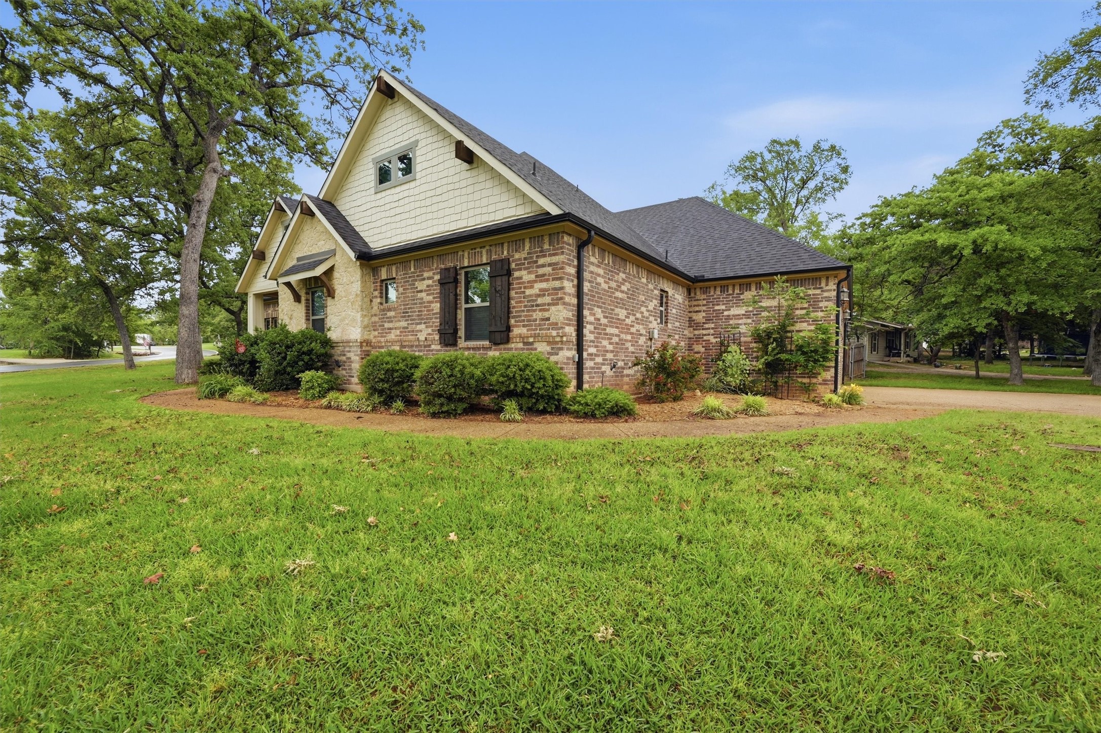 1107 Kiowa Drive E Lake Kiowa TX 76240