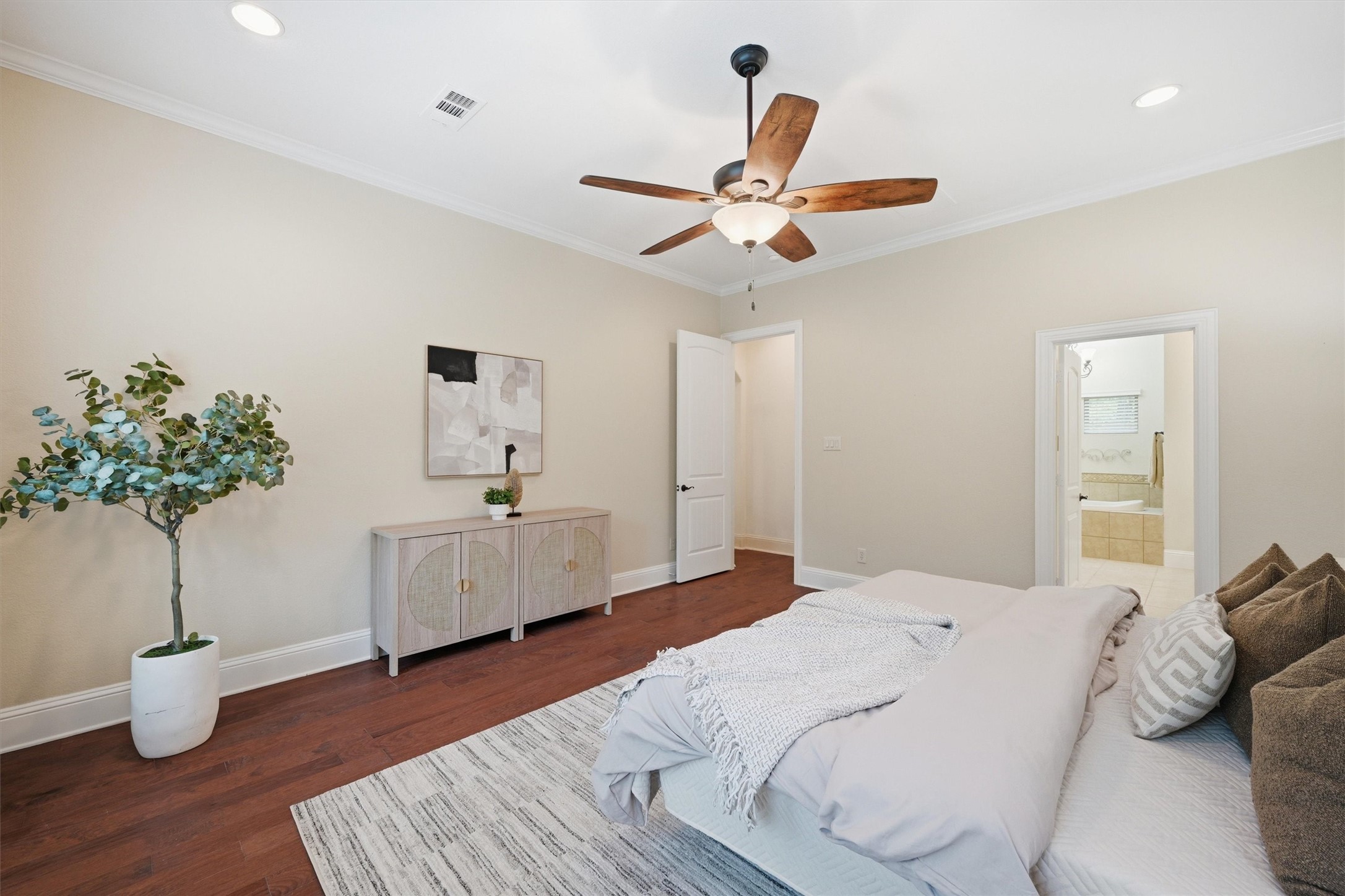 1107 Kiowa Drive E Lake Kiowa TX 76240