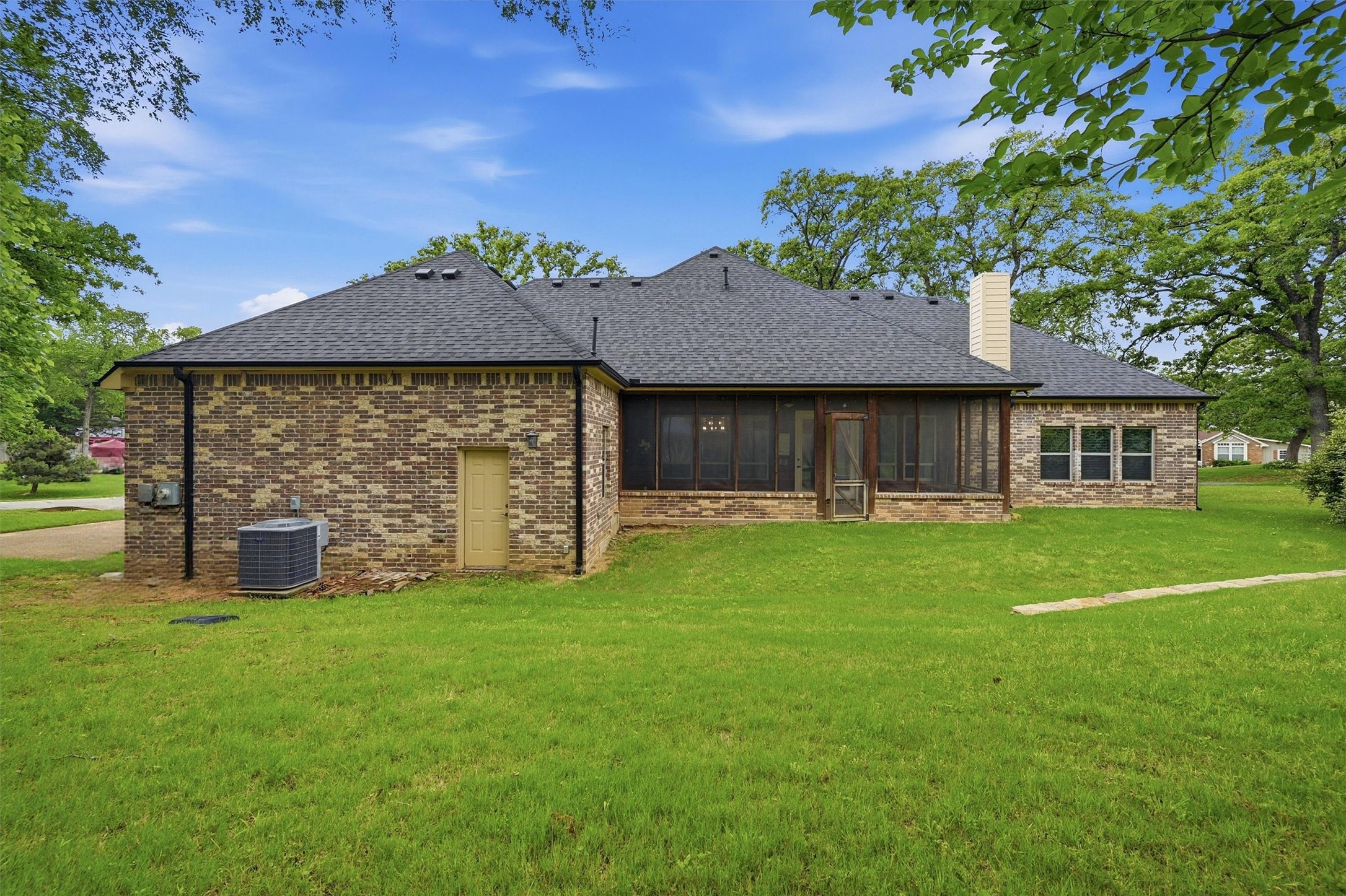 1107 Kiowa Drive E Lake Kiowa TX 76240
