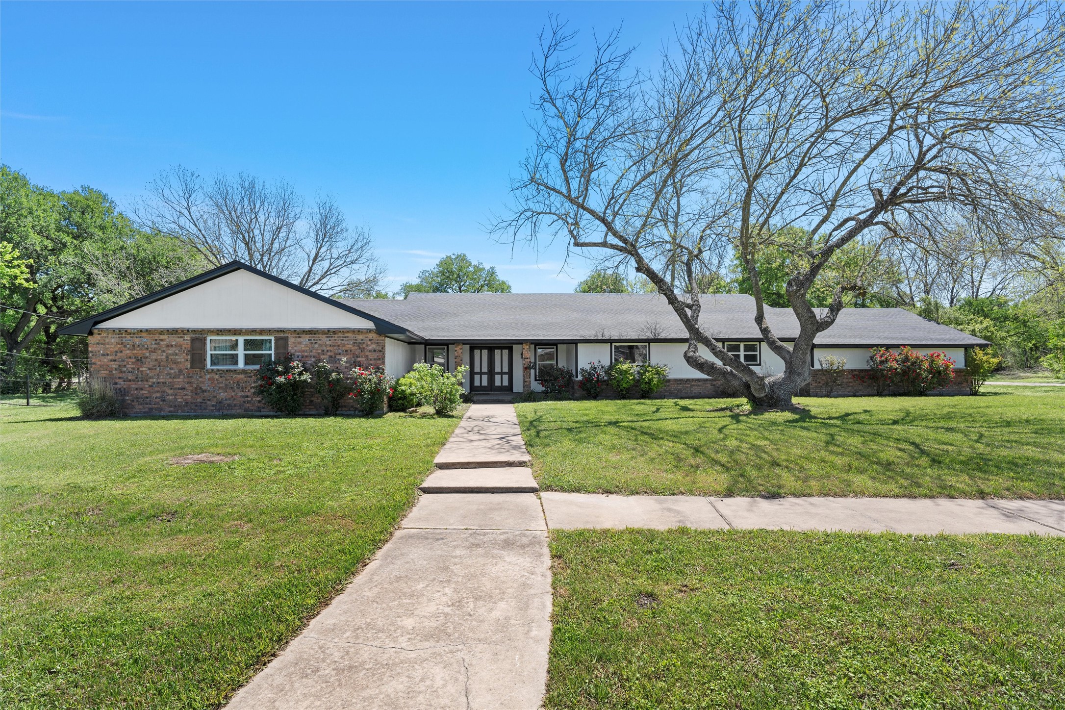 1049 W Moonlight Drive Robinson TX 76706