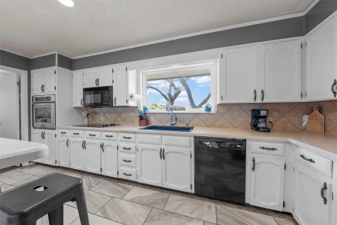 1049 W Moonlight Drive Robinson TX 76706