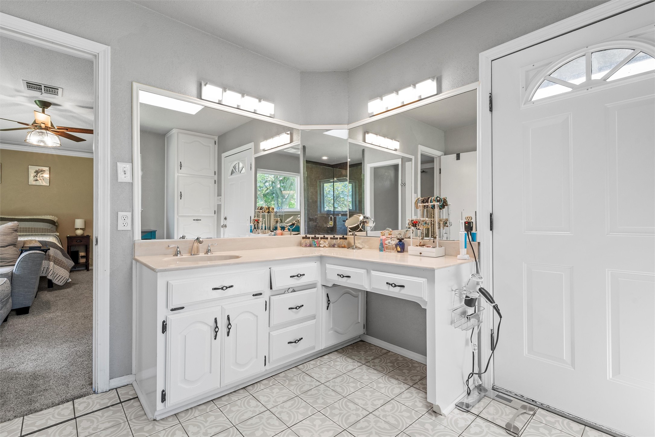 1049 W Moonlight Drive Robinson TX 76706