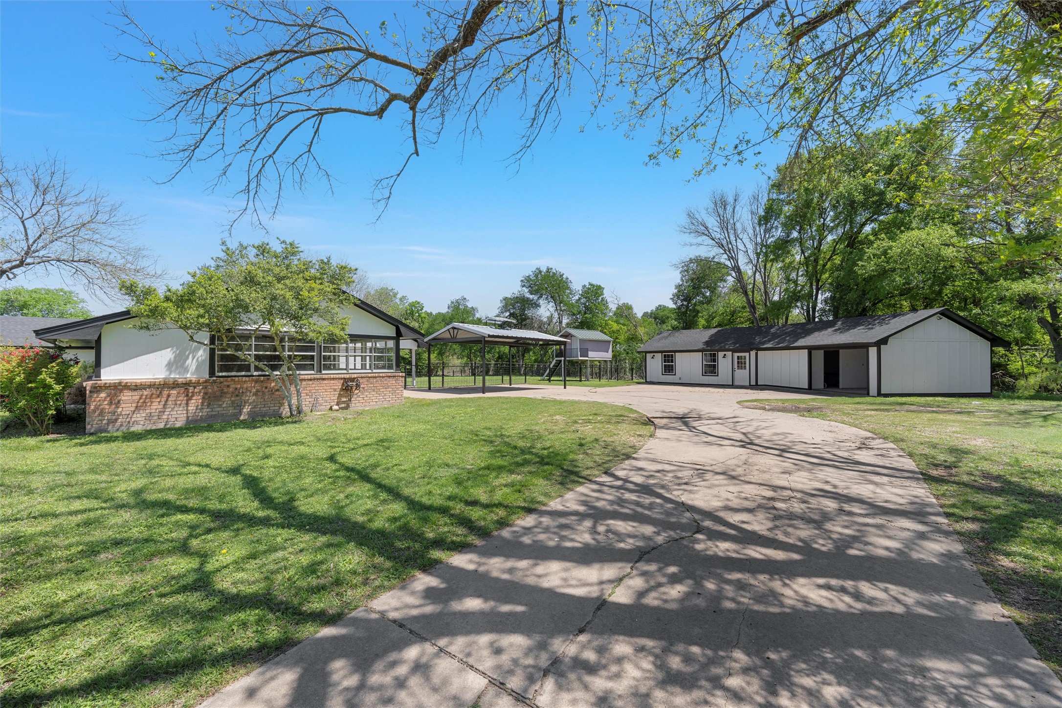 1049 W Moonlight Drive Robinson TX 76706