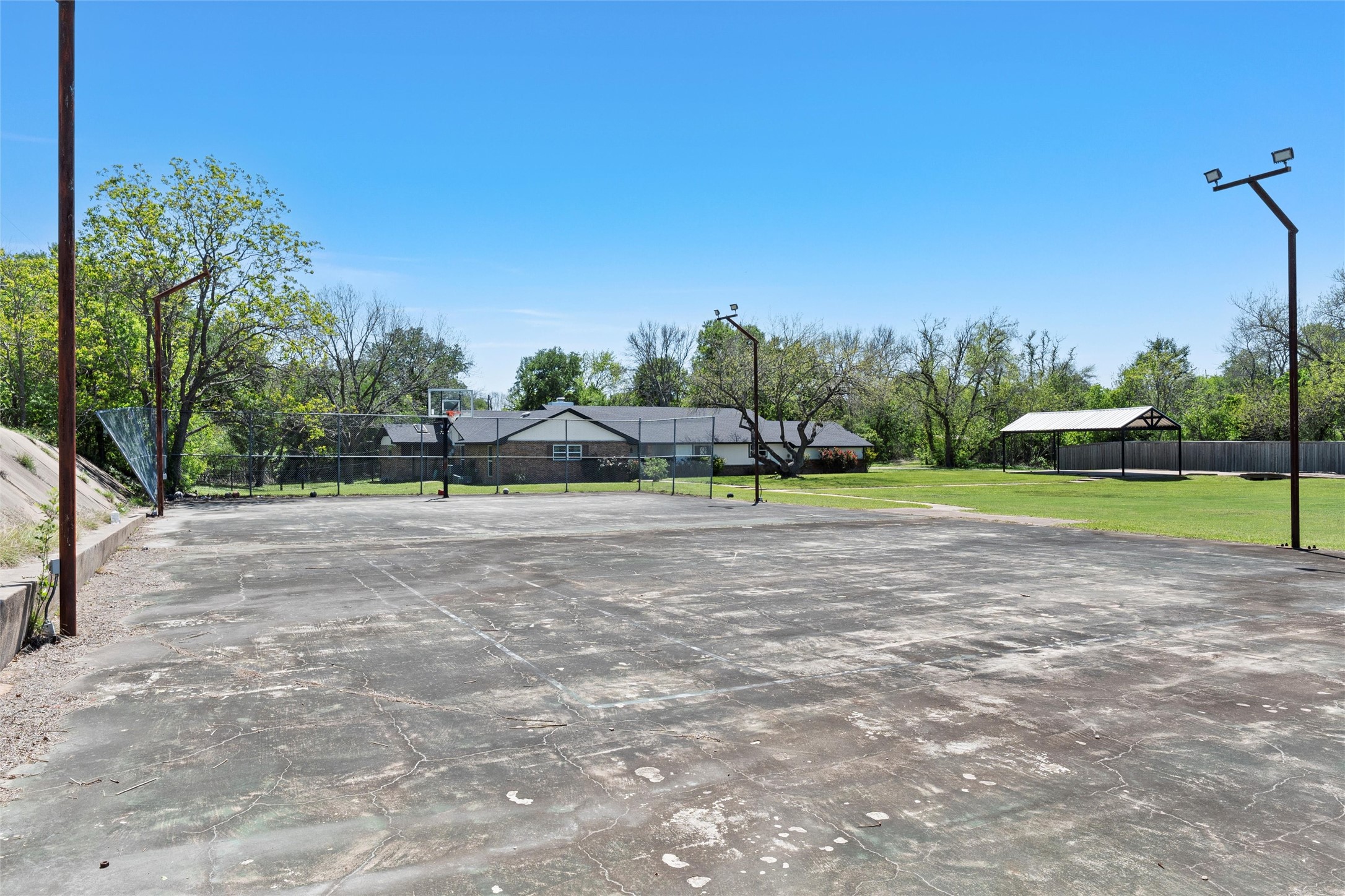 1049 W Moonlight Drive Robinson TX 76706