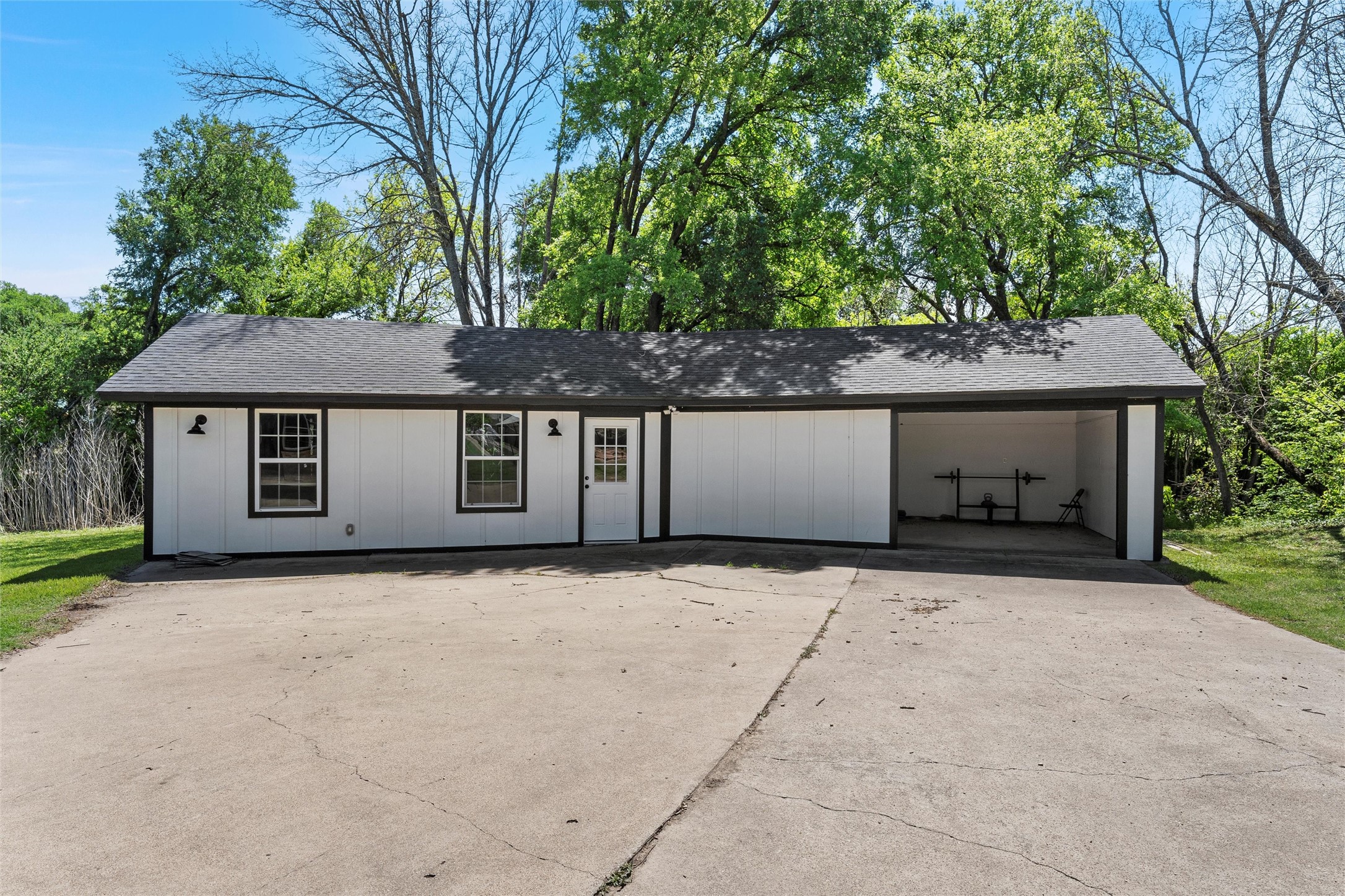 1049 W Moonlight Drive Robinson TX 76706