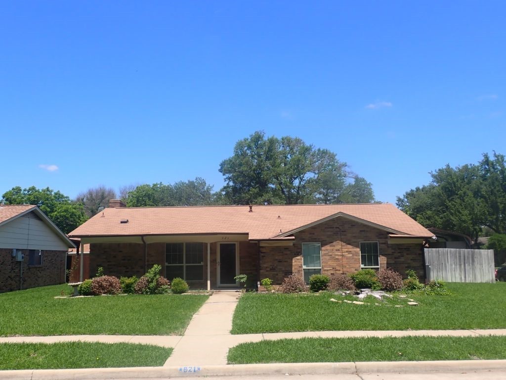 921 Meadowcove Circle Garland TX 75043