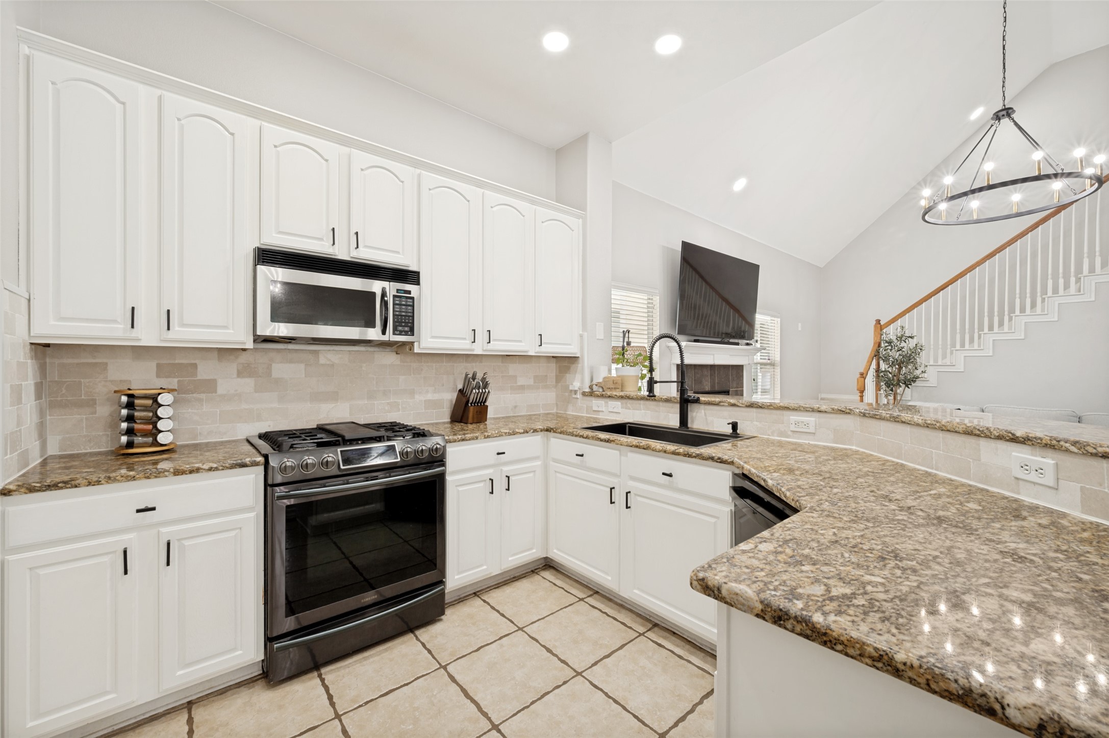 1900 Saint Simons Street Savannah TX 76227