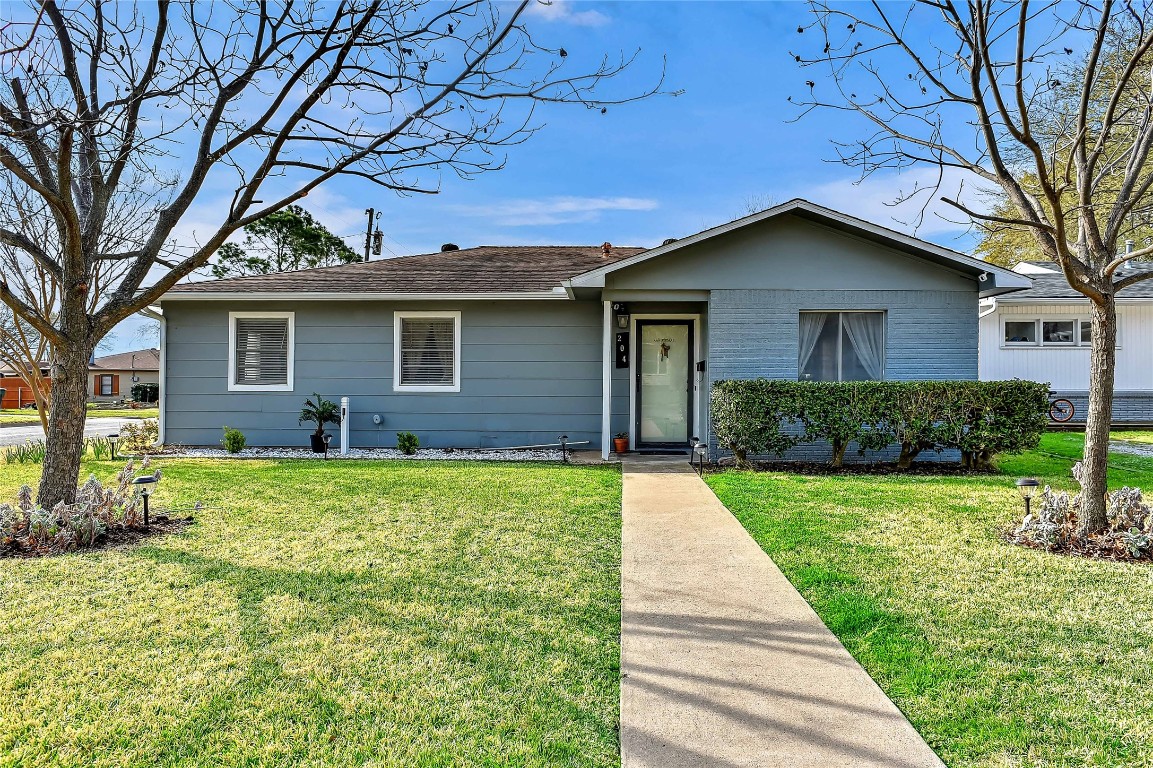 204 W Dexter Street Sherman TX 75092