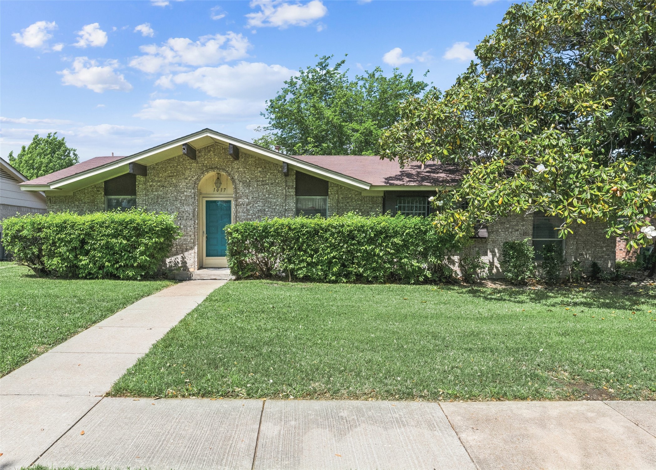 1017 Ravencroft Drive Garland TX 75043