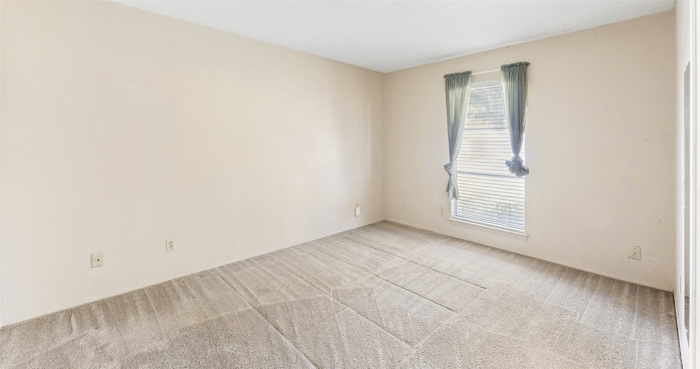 1017 Ravencroft Drive Garland TX 75043