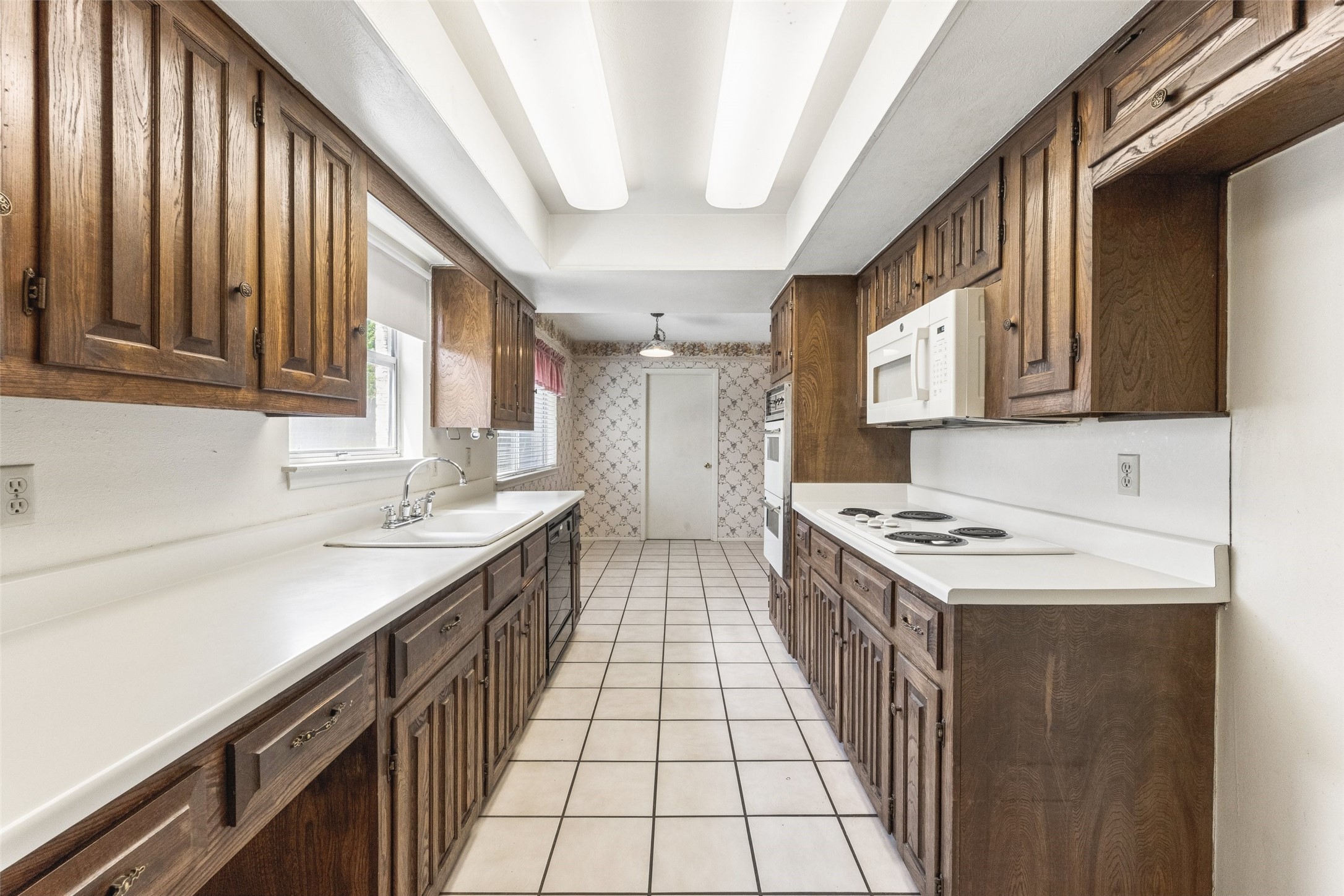 1017 Ravencroft Drive Garland TX 75043