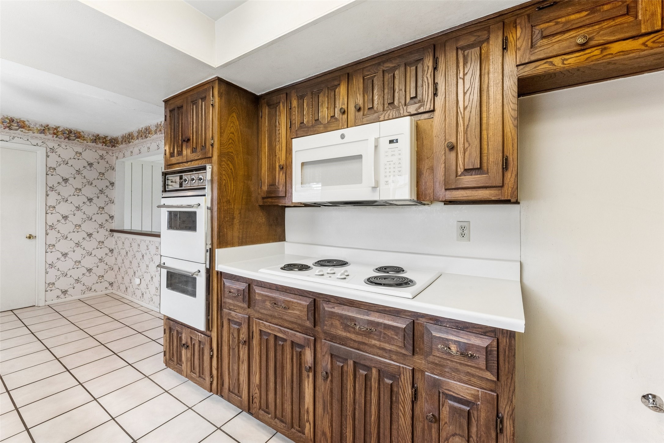 1017 Ravencroft Drive Garland TX 75043