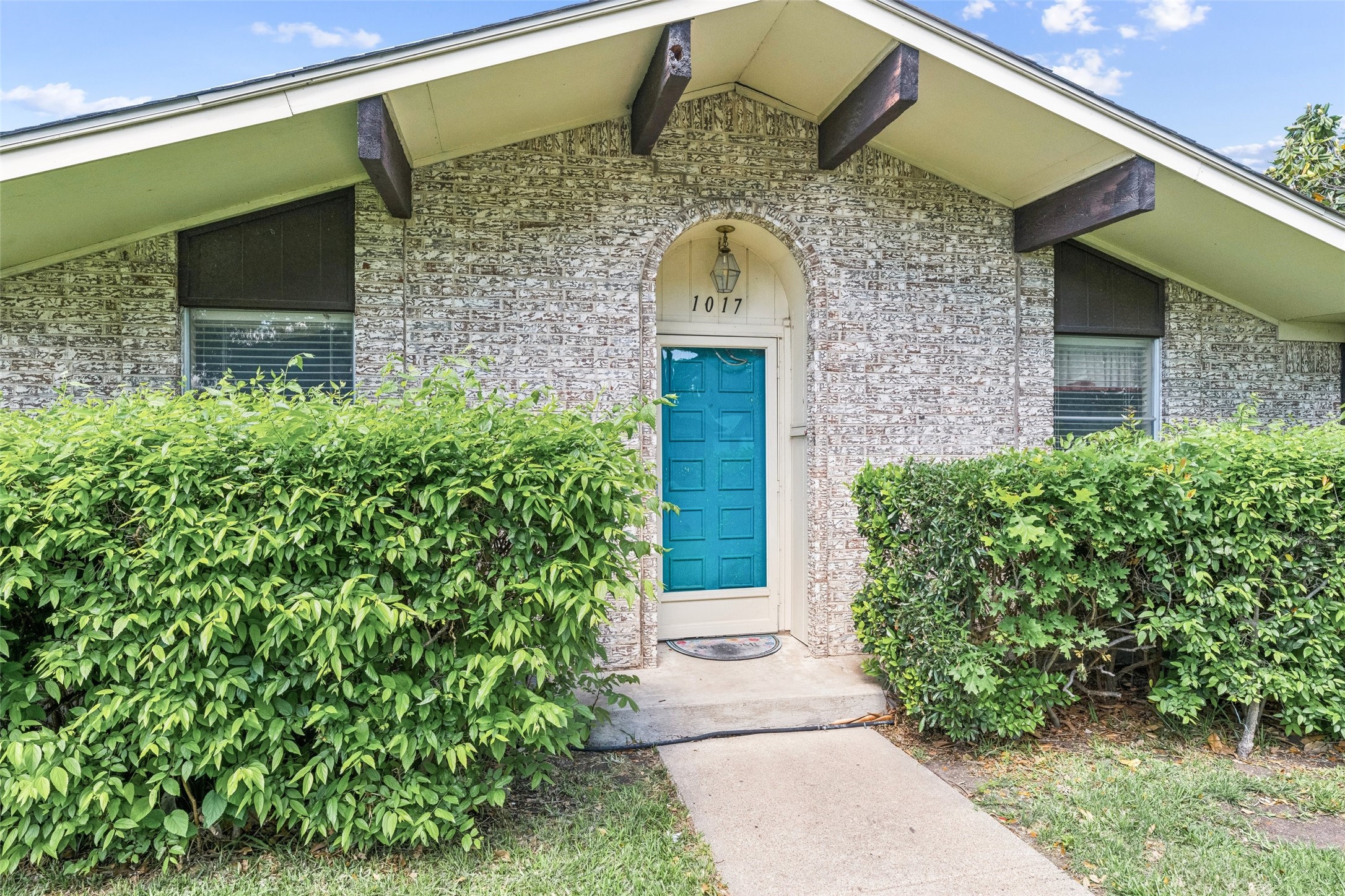 1017 Ravencroft Drive Garland TX 75043