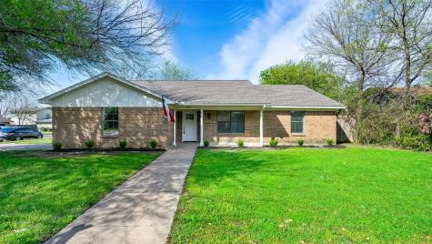 101 Kenshire Drive Benbrook TX 76126