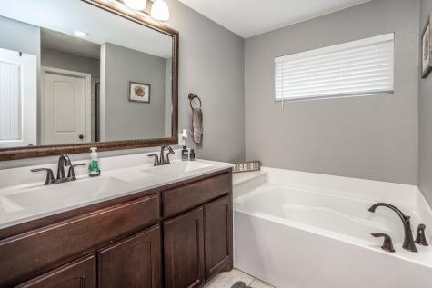 1816 Vallana Drive Gainesville TX 76240