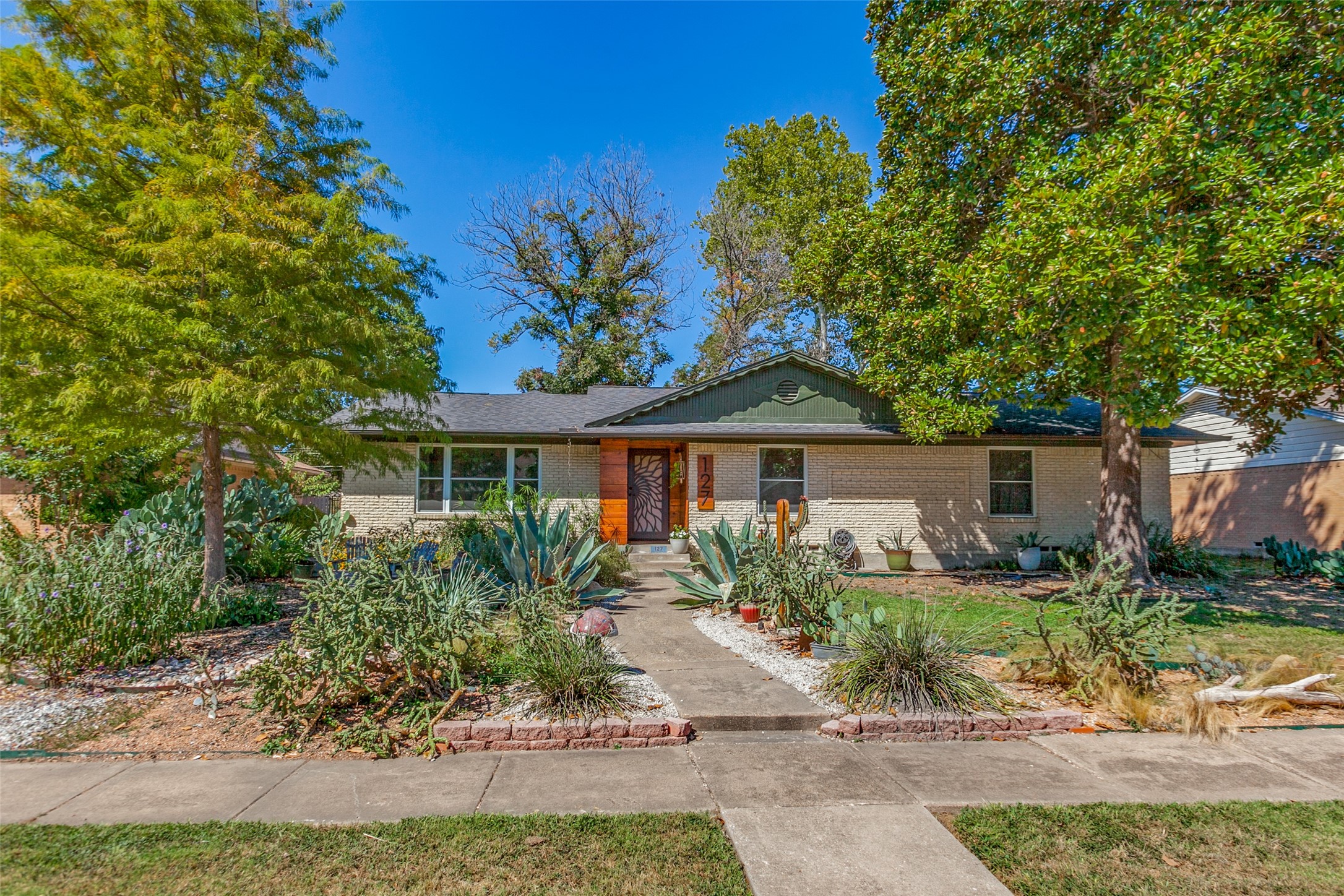 127 W Kenwood Drive Garland TX 75041